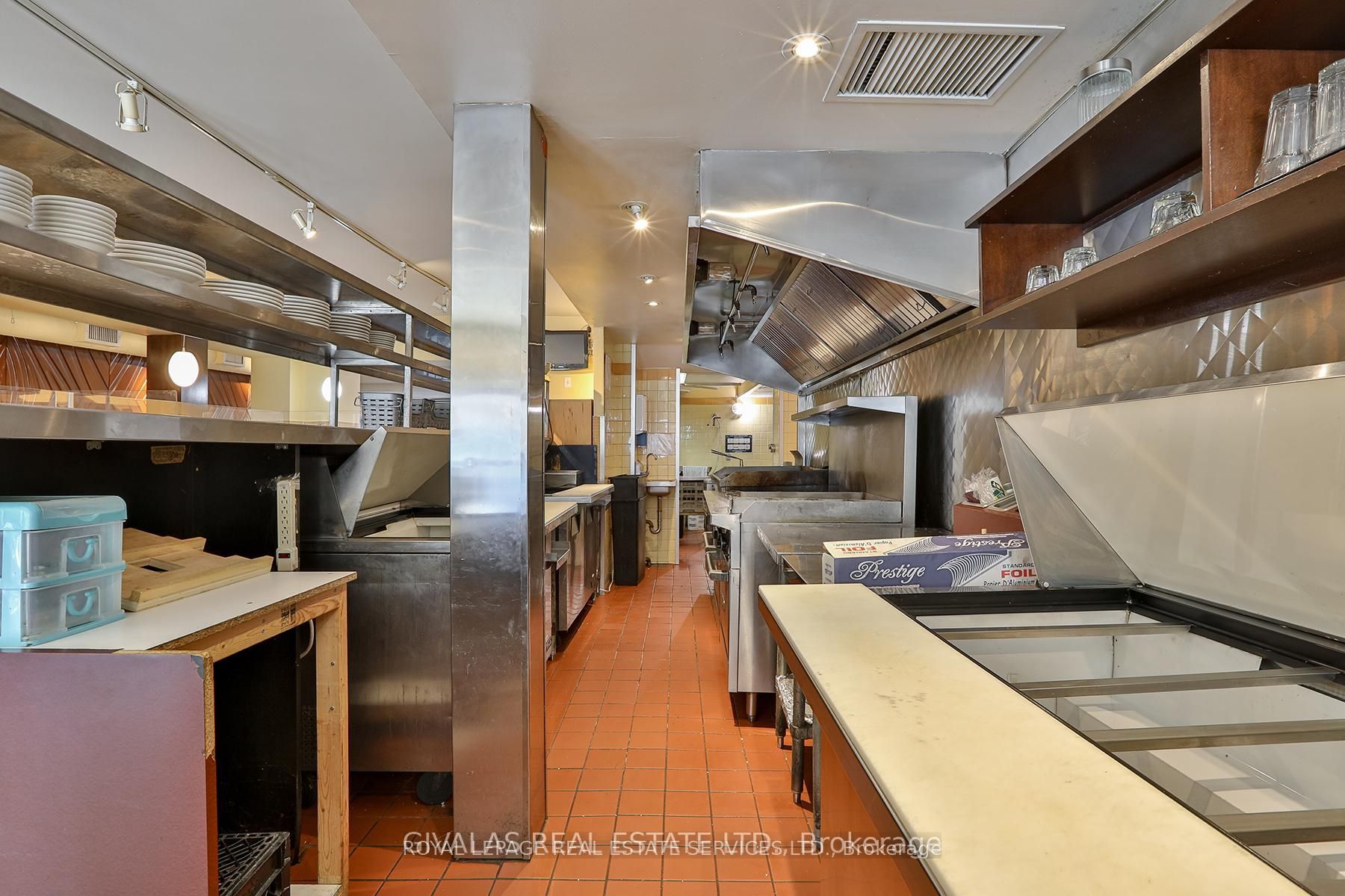 174 Eglinton Avenue W Property Photo 13