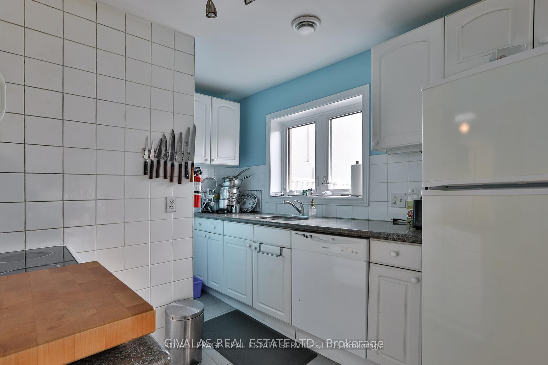 174 Eglinton Avenue W Property Photo 19