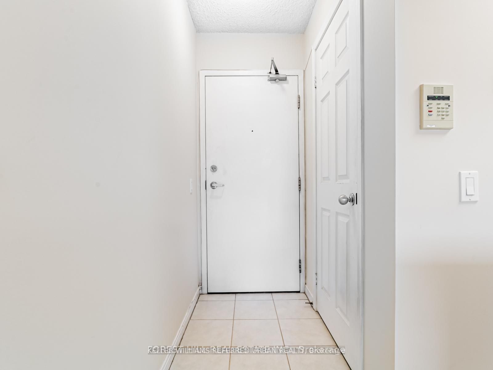 30 Harrison Garden Boulevard 1501 Property Photo 3