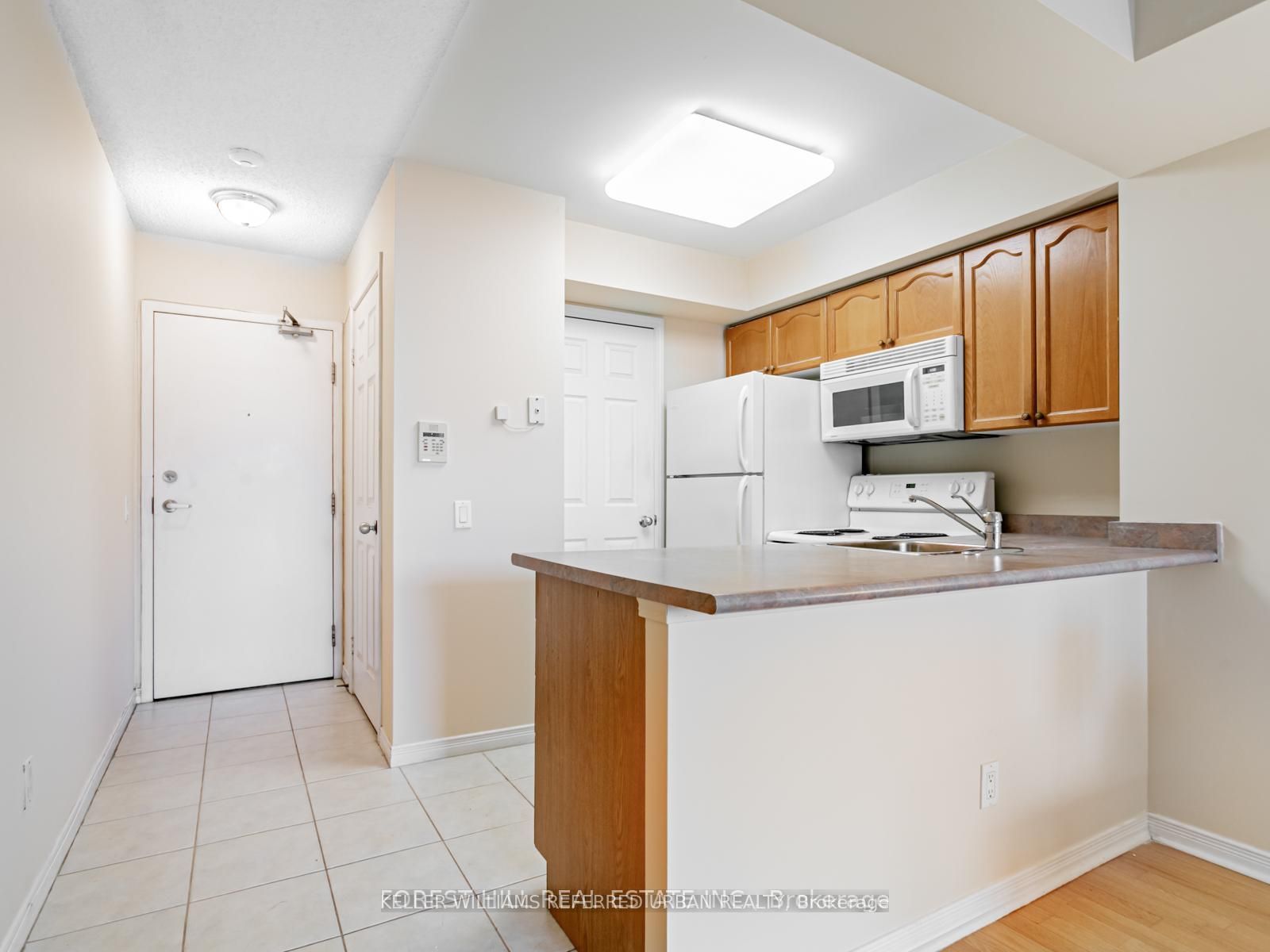 30 Harrison Garden Boulevard 1501 Property Photo 9