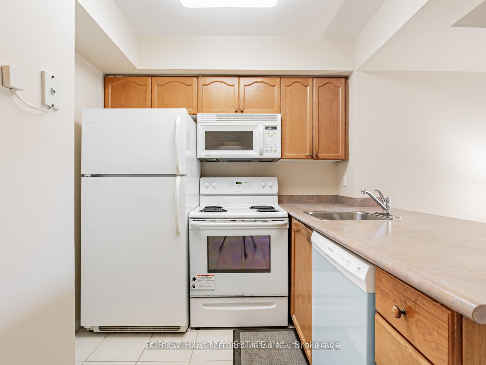 30 Harrison Garden Boulevard 1501 Property Photo 11