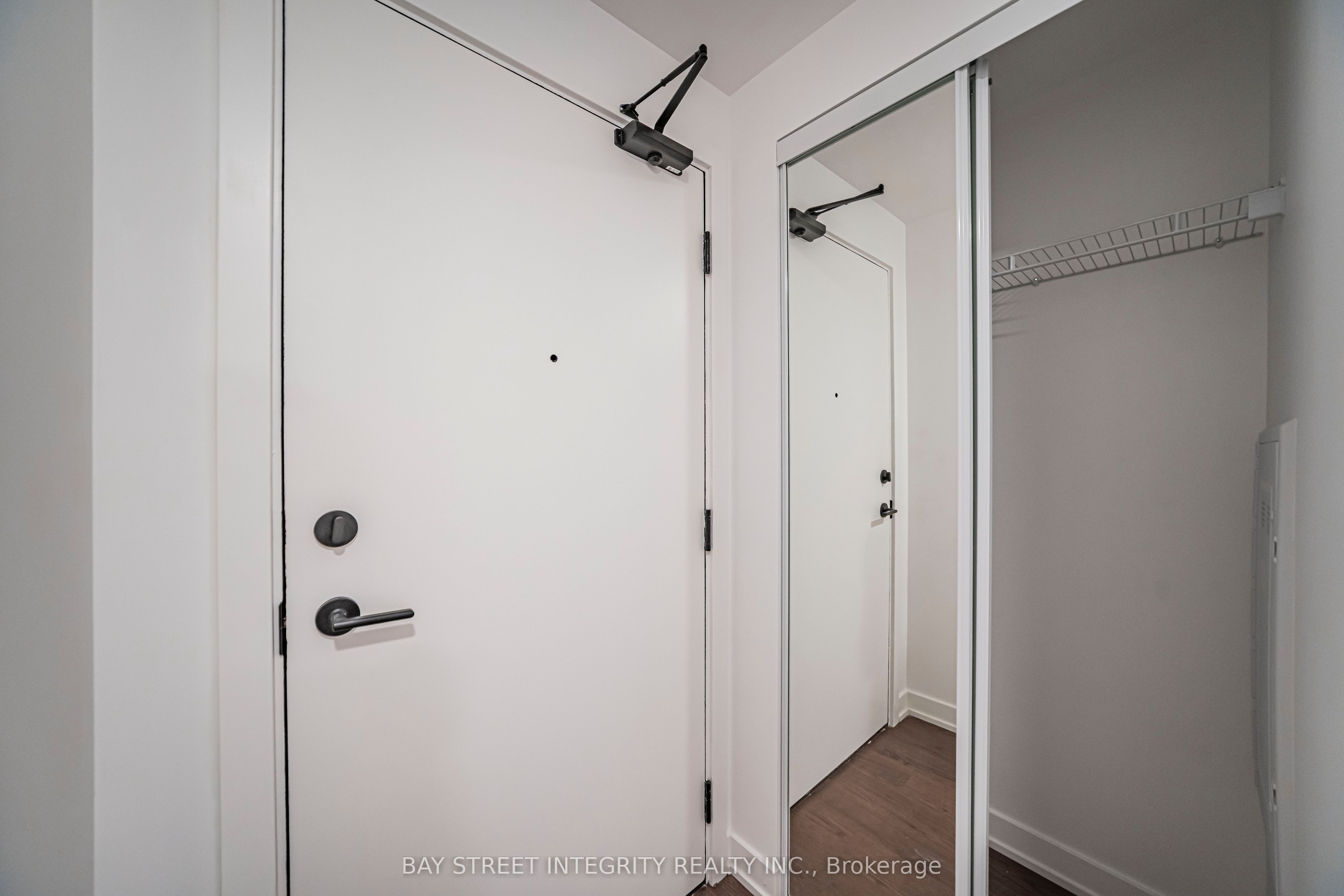 91 Montclair Avenue 702 Property Photo 4
