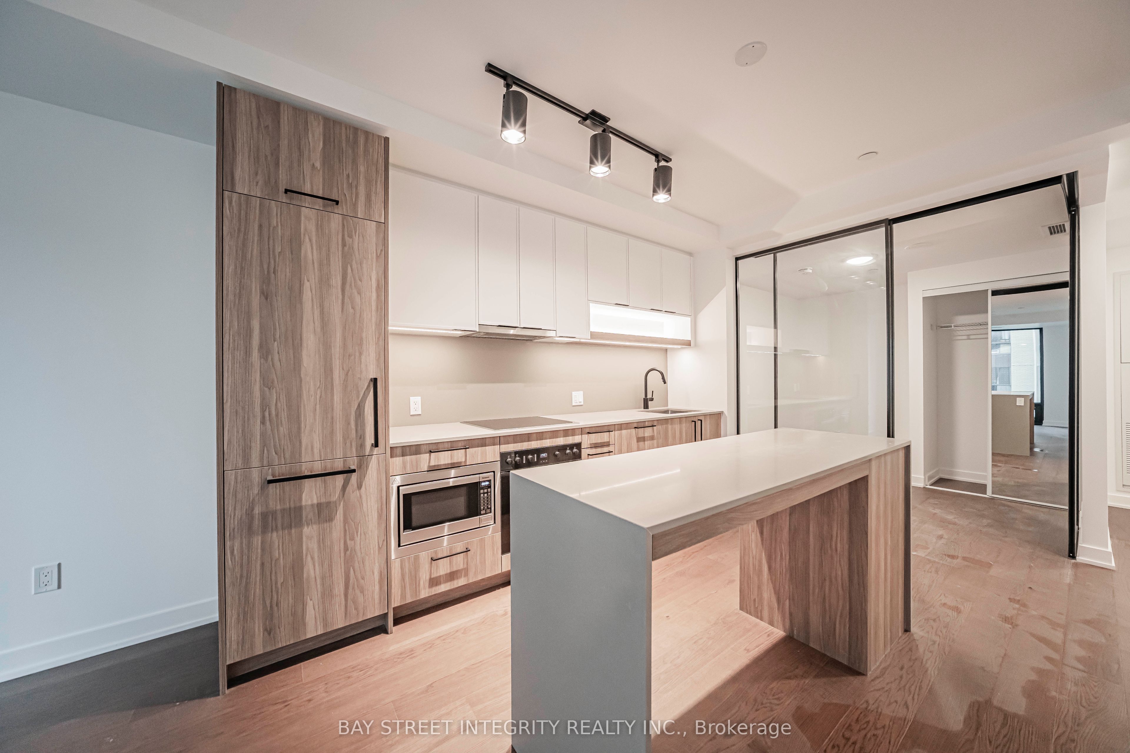 91 Montclair Avenue 702 Property Photo 6
