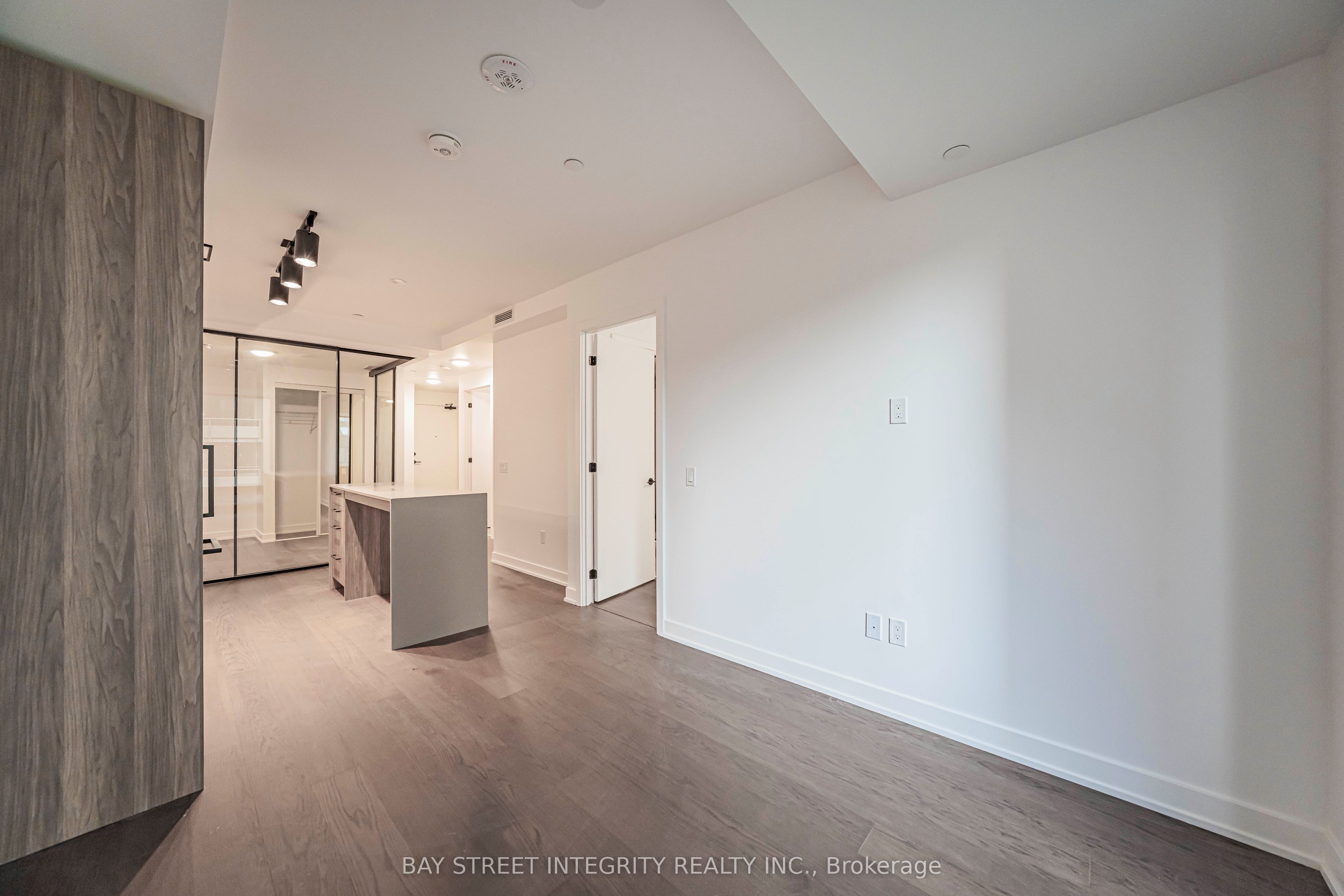 91 Montclair Avenue 702 Property Photo 10