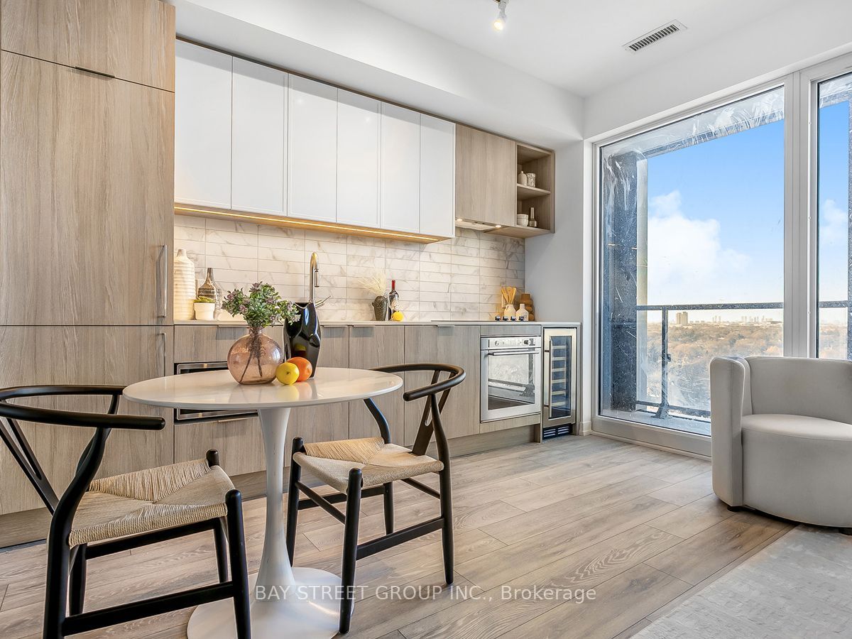 2020 Bathurst Street 1812 Property Photo 1