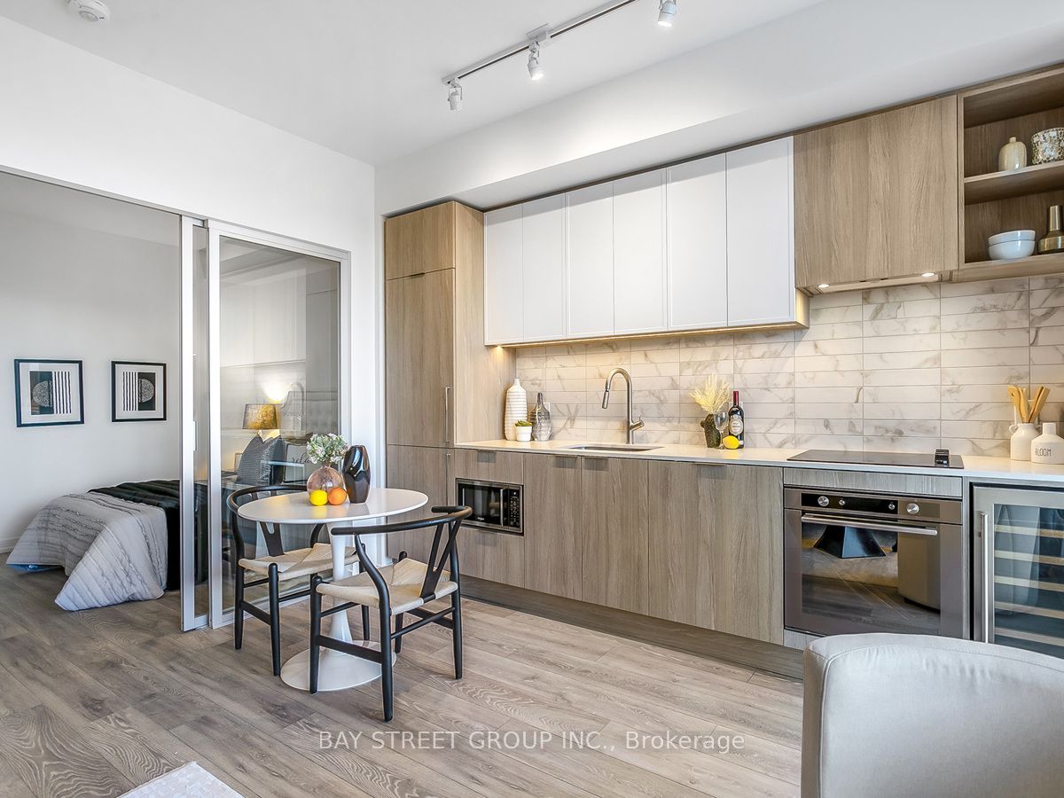 2020 Bathurst Street 1812 Property Photo 4