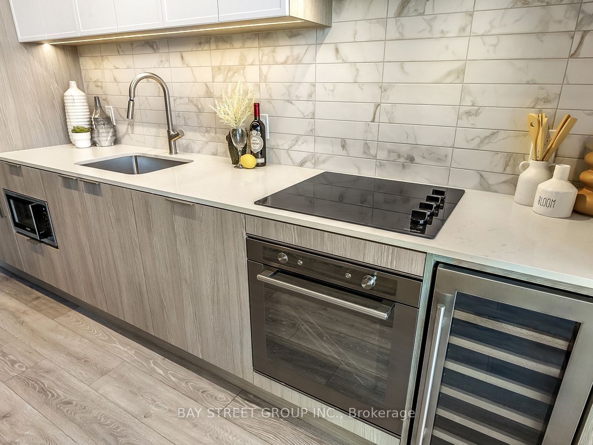 2020 Bathurst Street 1812 Property Photo 8