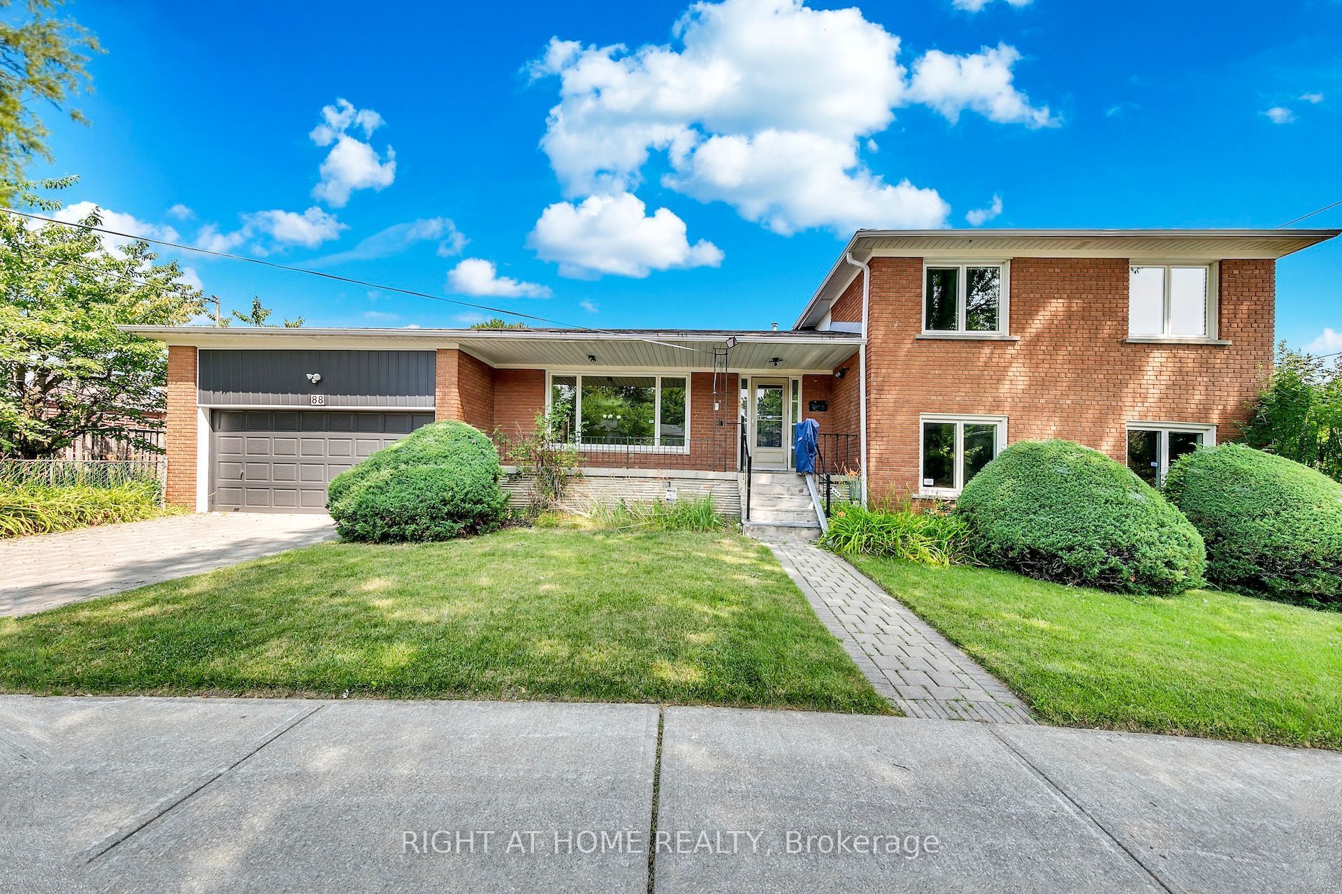 88 Peckham Avenue Property Photo 2