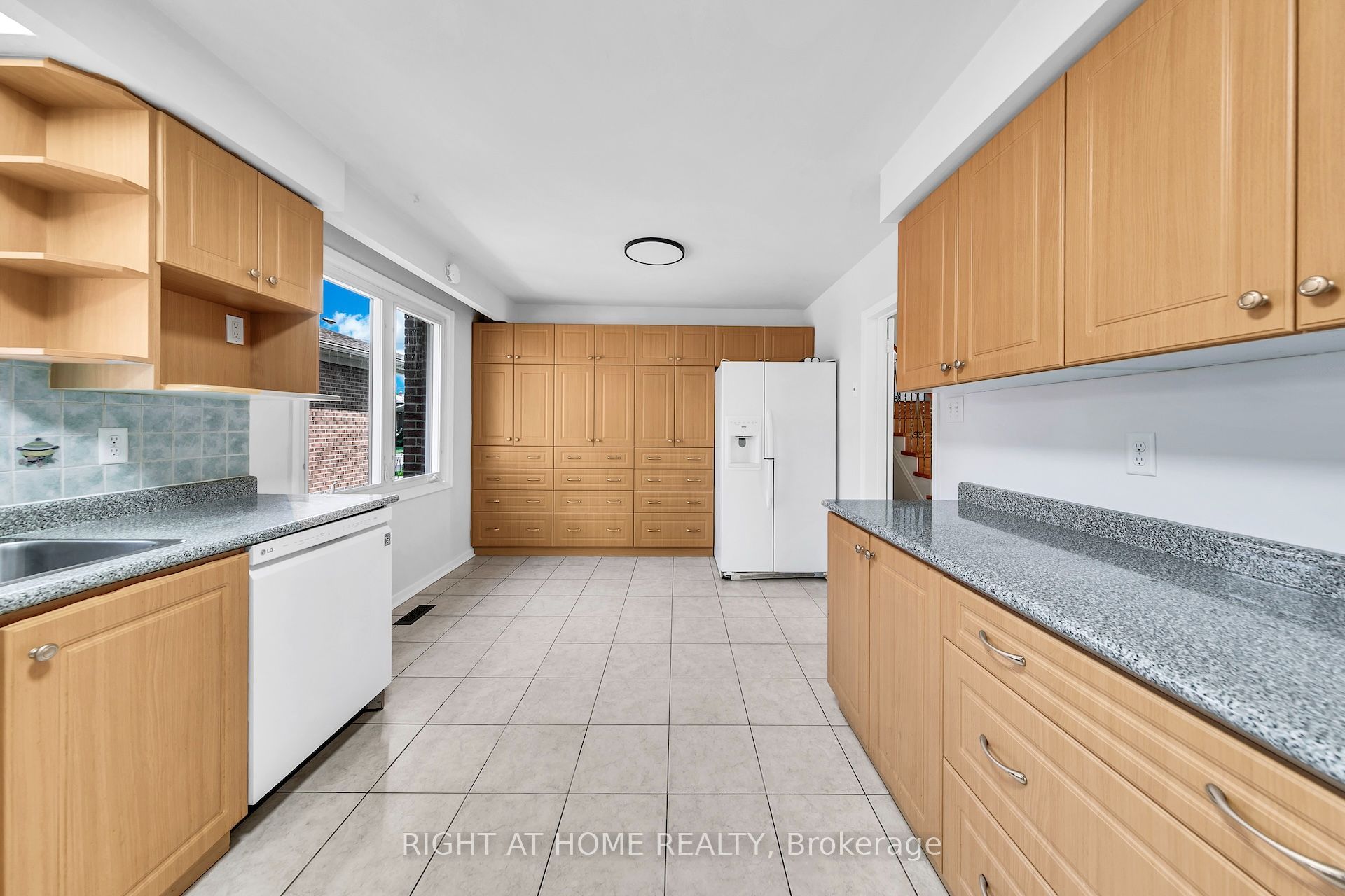 88 Peckham Avenue Property Photo 8