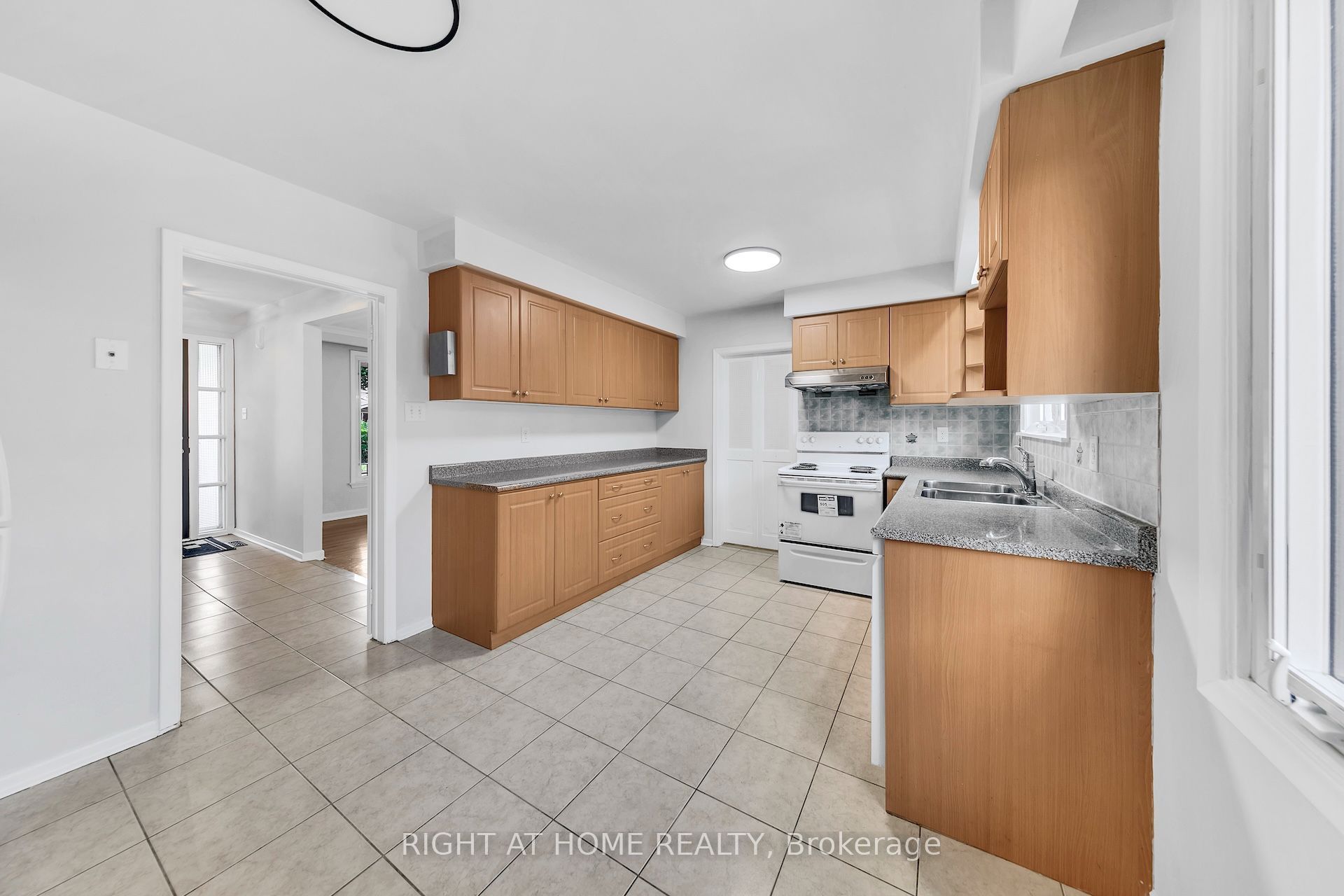 88 Peckham Avenue Property Photo 9