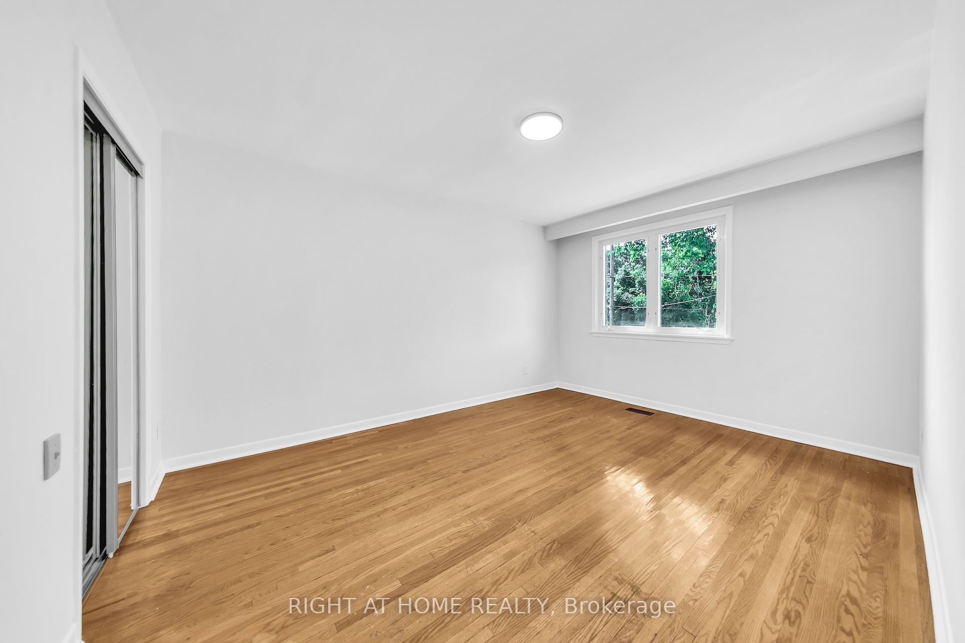 88 Peckham Avenue Property Photo 21