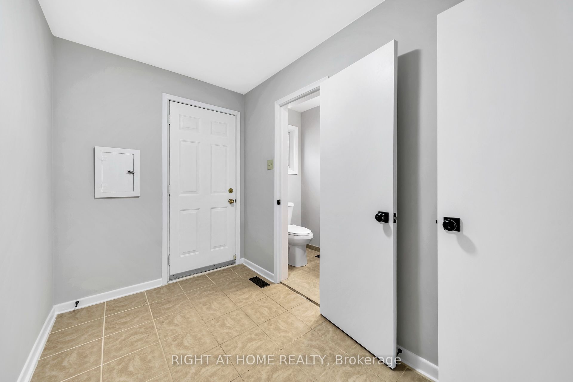88 Peckham Avenue Property Photo 27