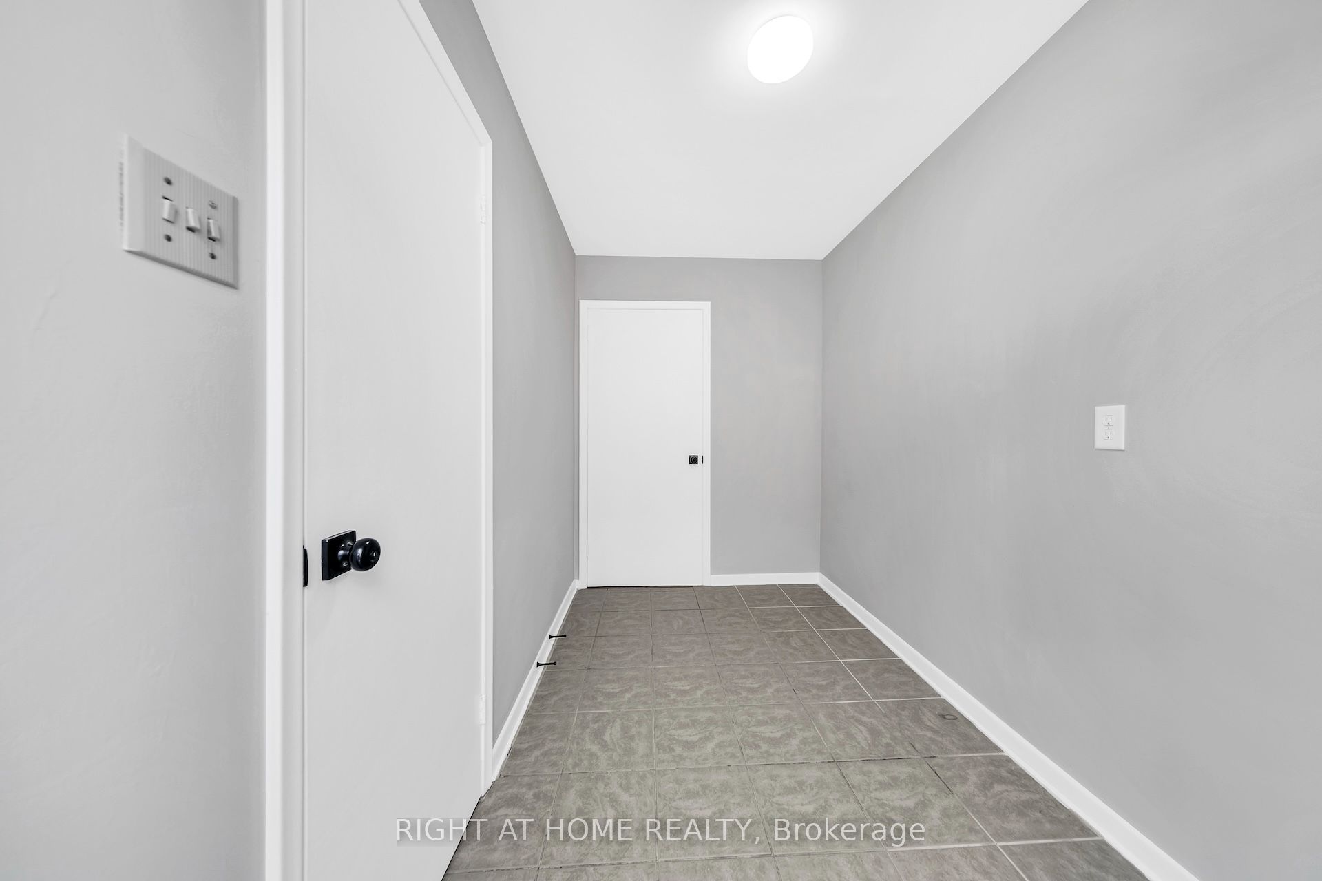 88 Peckham Avenue Property Photo 28