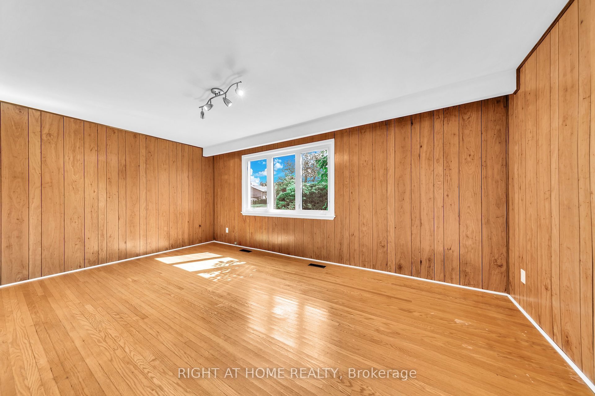88 Peckham Avenue Property Photo 29