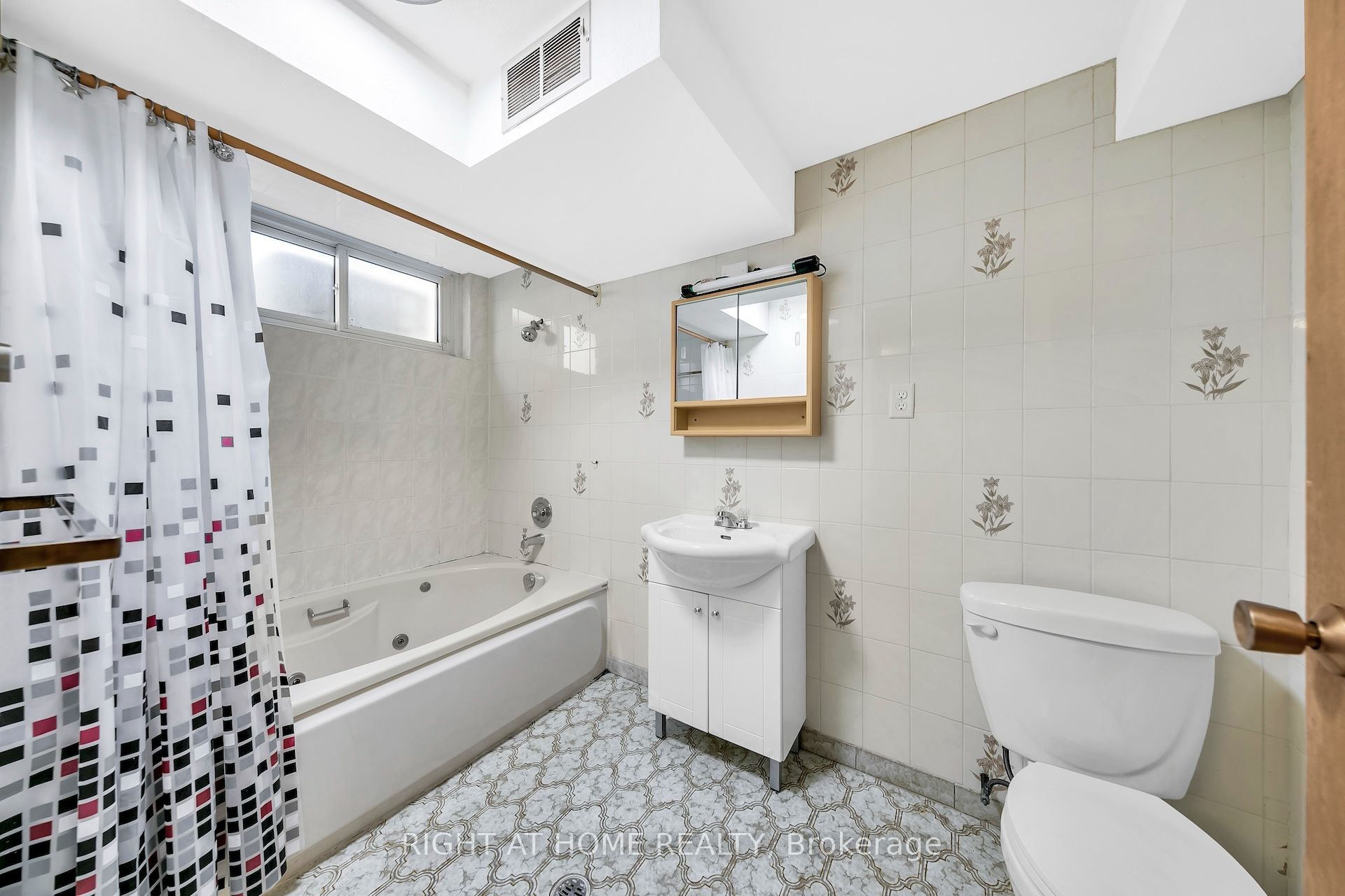 88 Peckham Avenue Property Photo 34