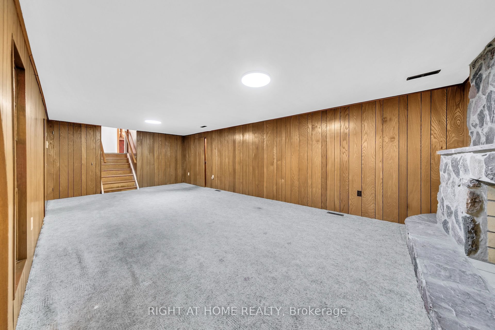 88 Peckham Avenue Property Photo 38