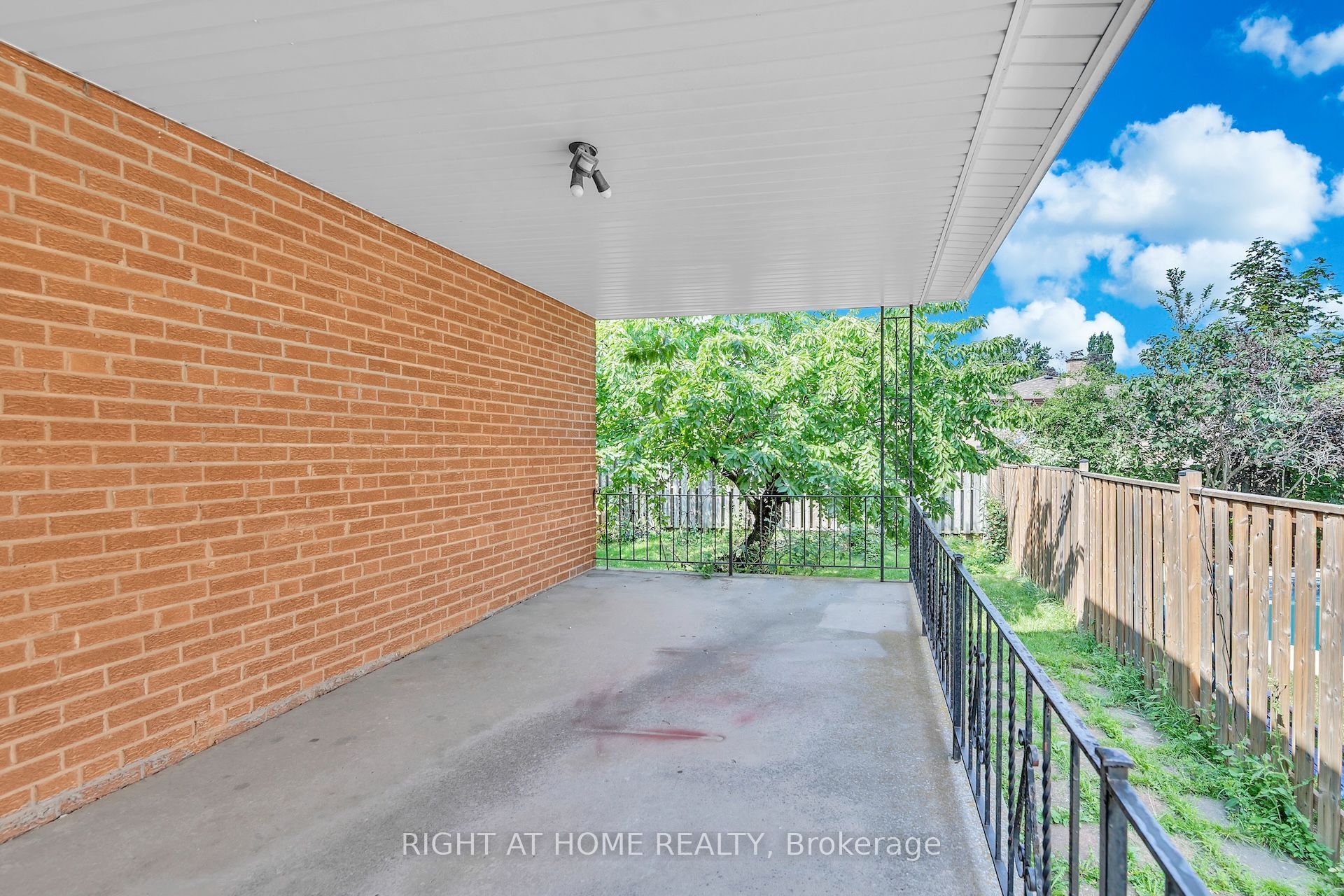 88 Peckham Avenue Property Photo 41