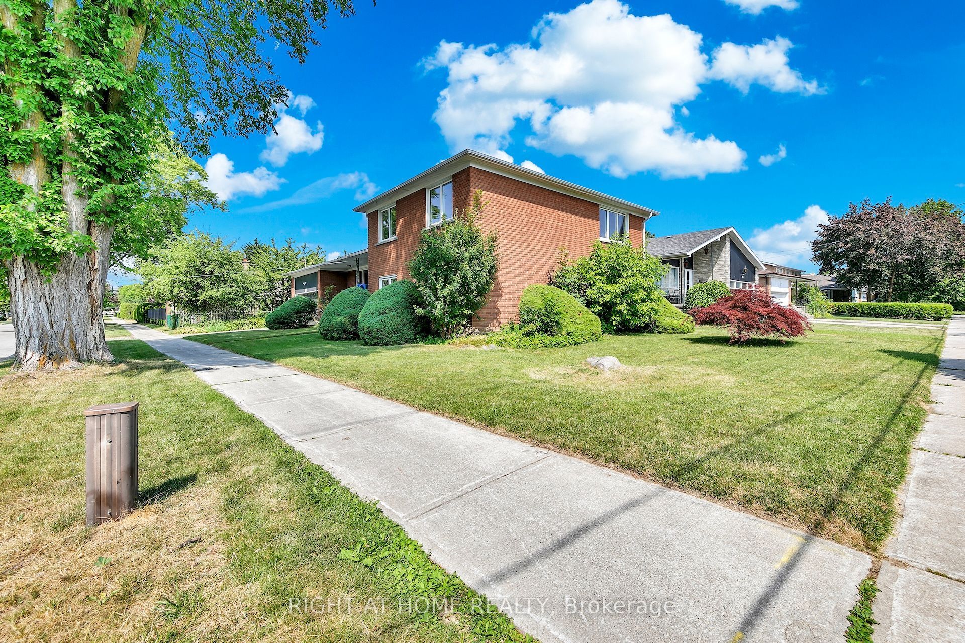 88 Peckham Avenue Property Photo 46