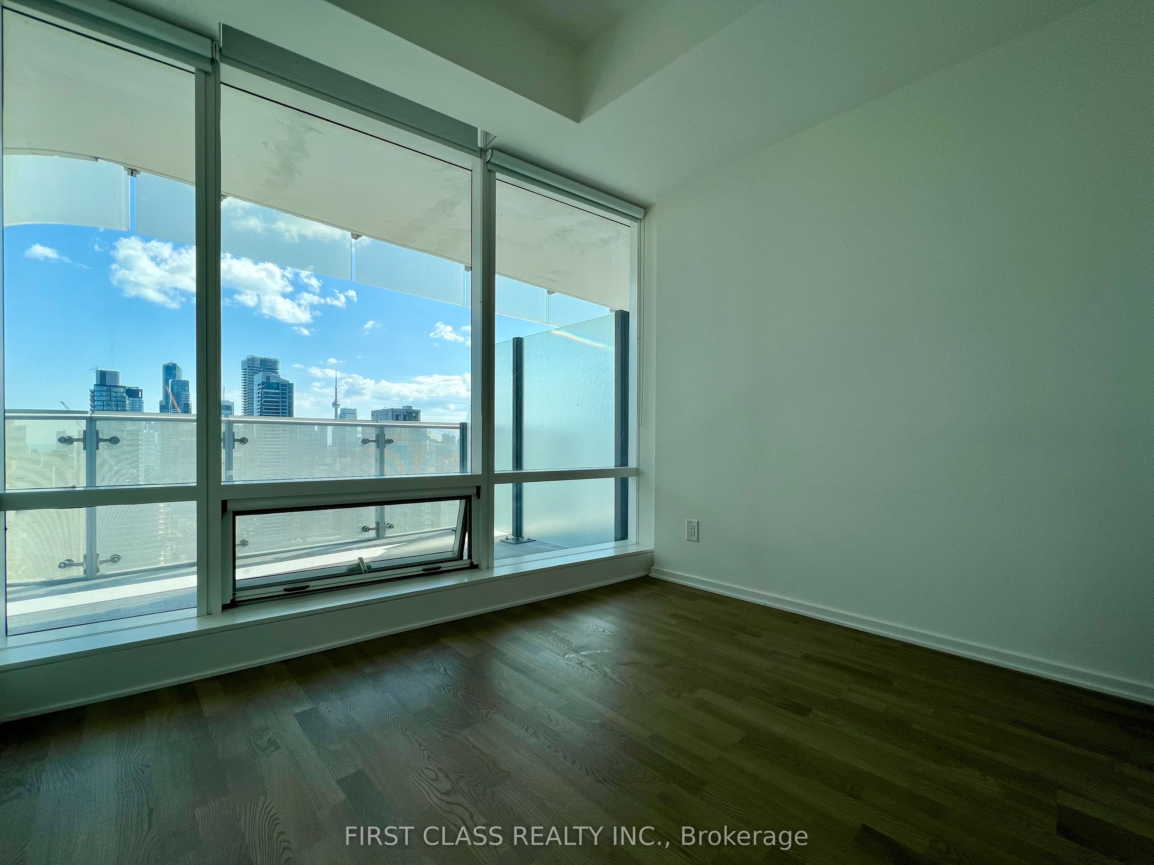 1 Bloor Street E Property Photo 4