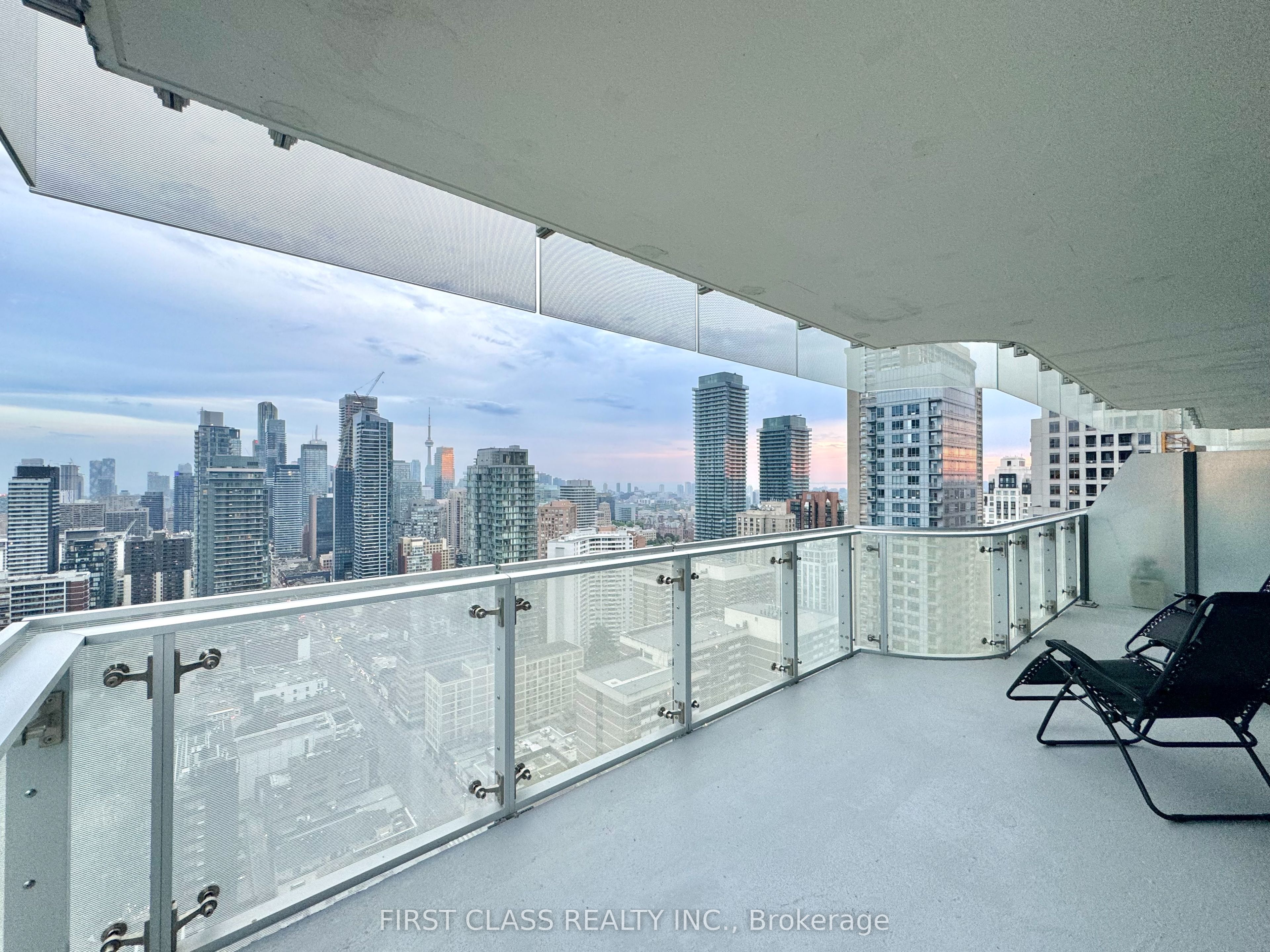 1 Bloor Street E Property Photo 8