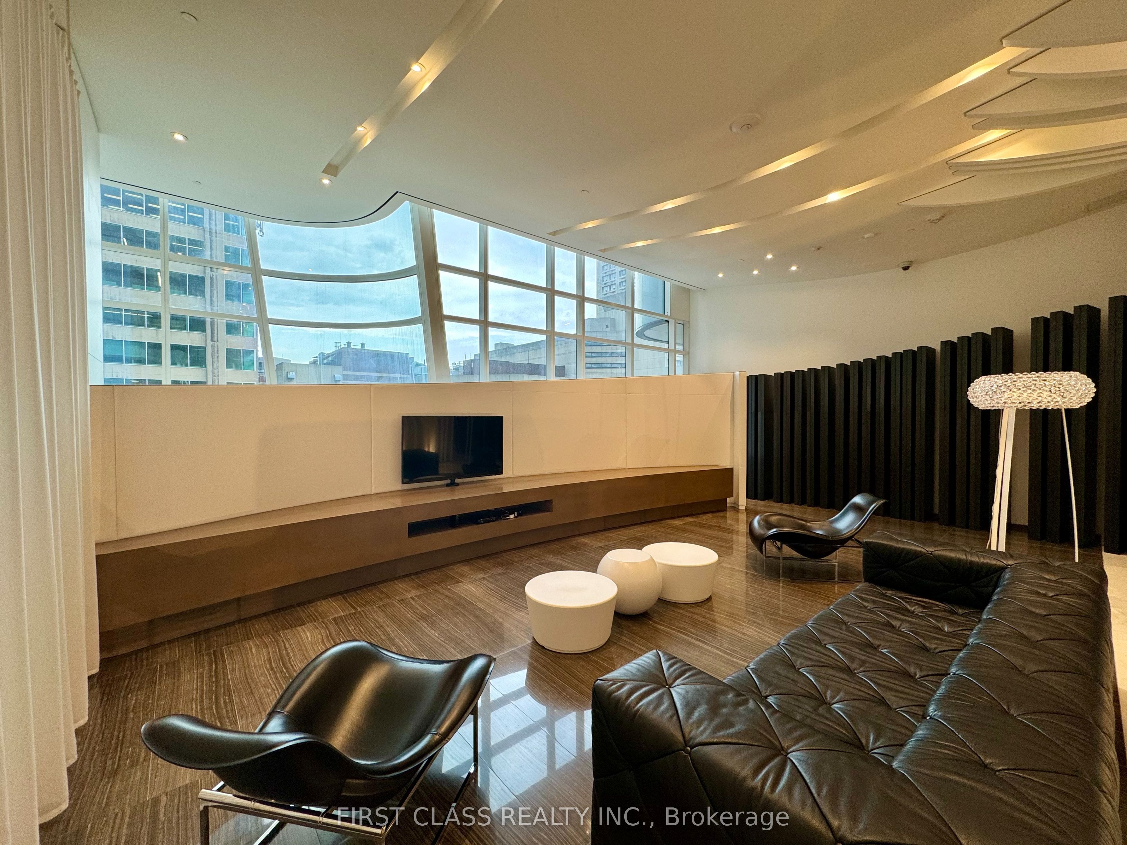 1 Bloor Street E Property Photo 11