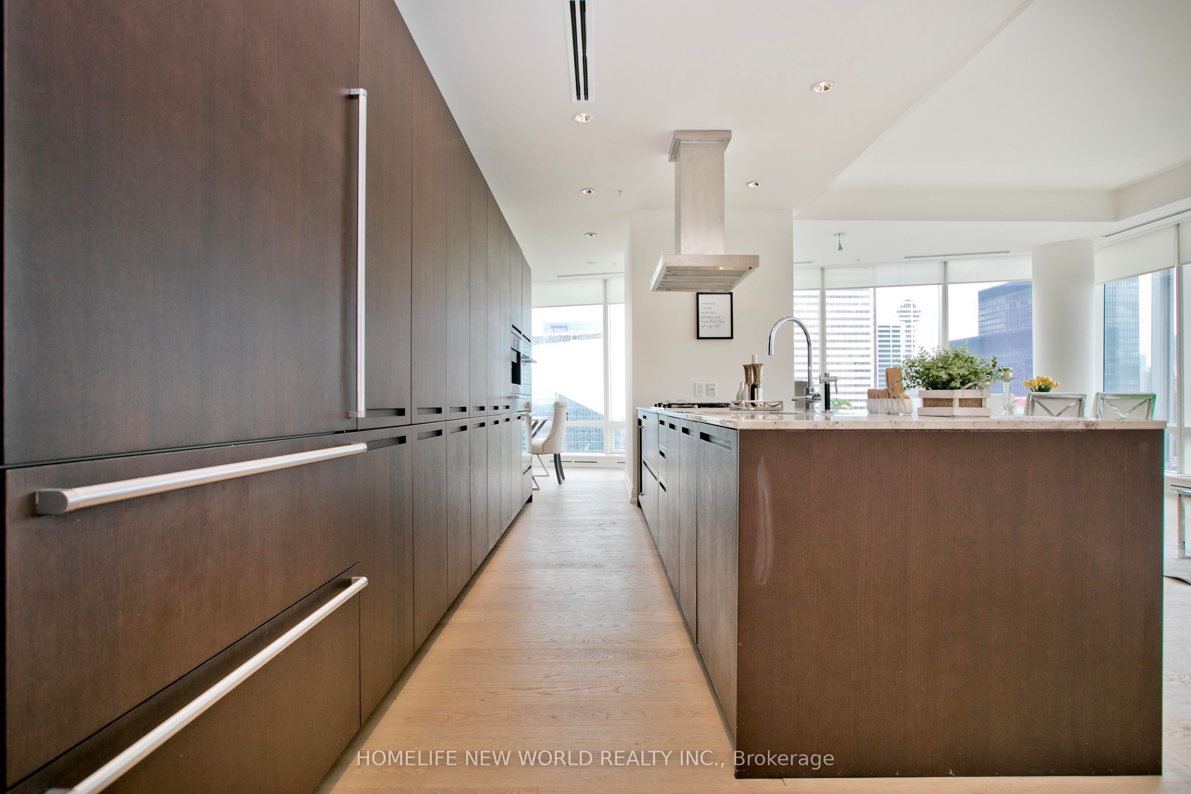 180 University Avenue 5008 Property Photo 23