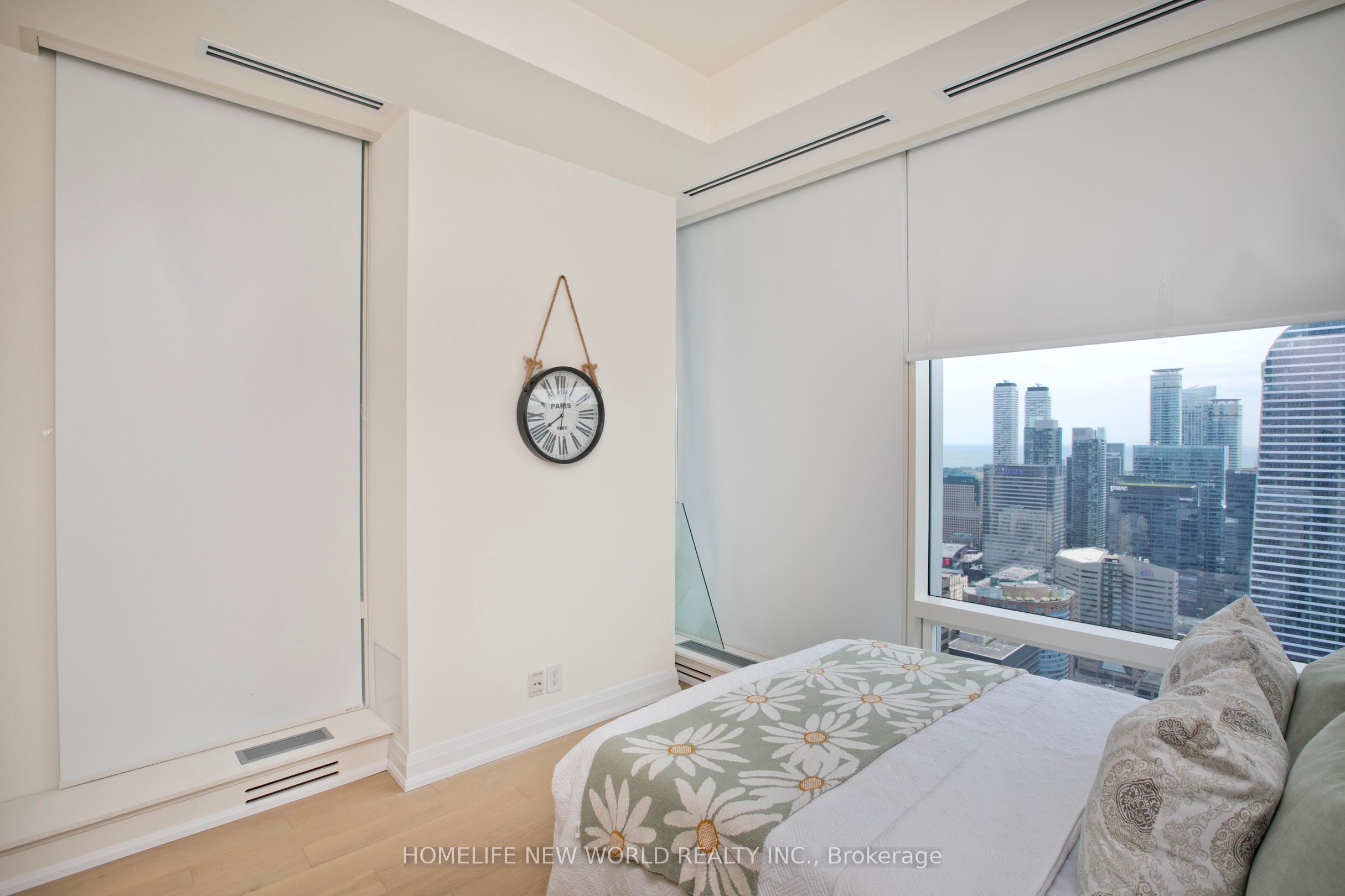 180 University Avenue 5008 Property Photo 29