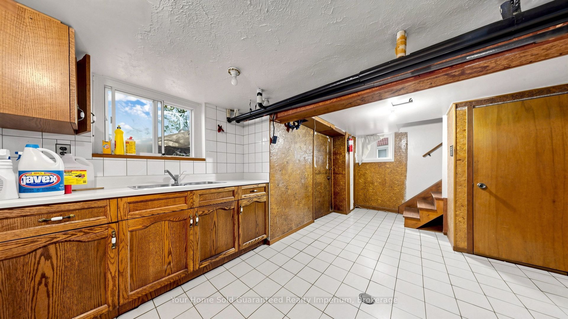 535 Soudan Avenue Property Photo 14