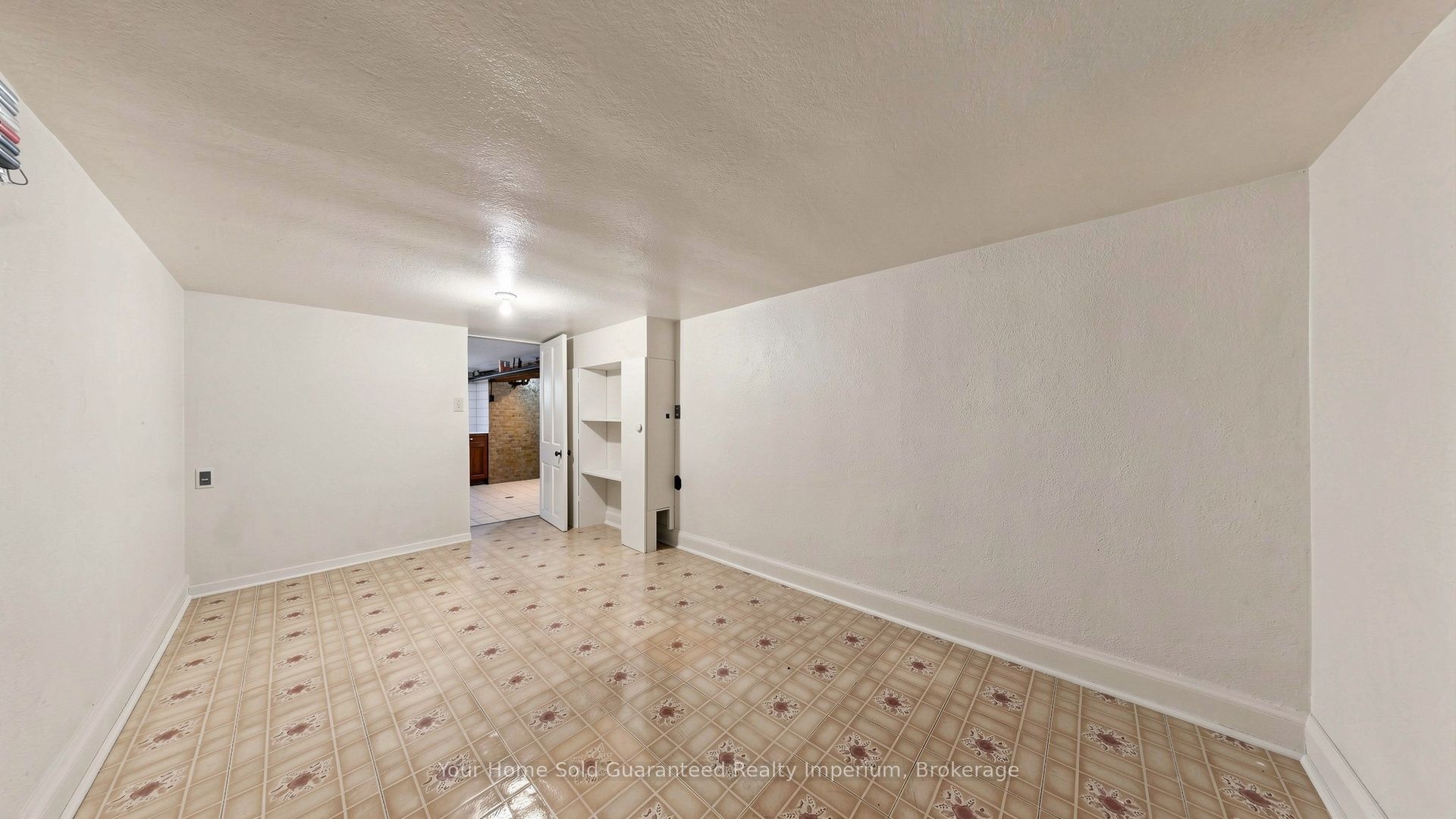 535 Soudan Avenue Property Photo 37