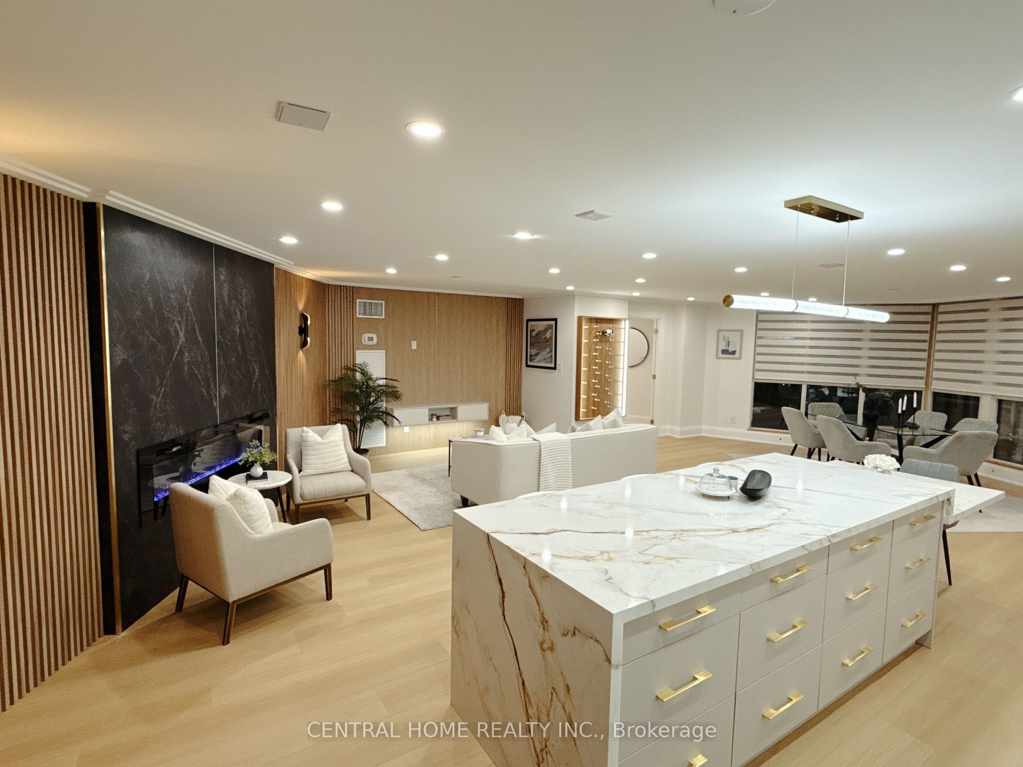 85 Skymark Drive 302 Property Photo 1