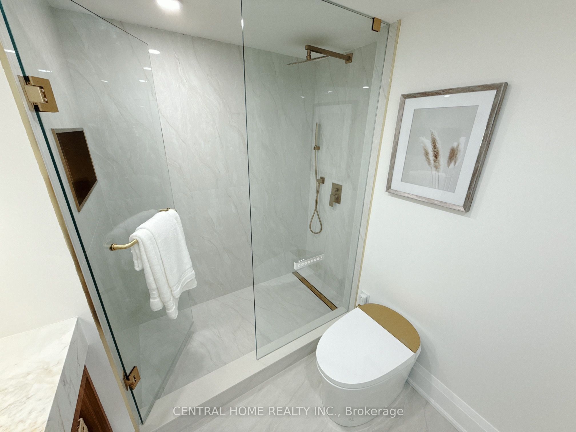 85 Skymark Drive 302 Property Photo 29