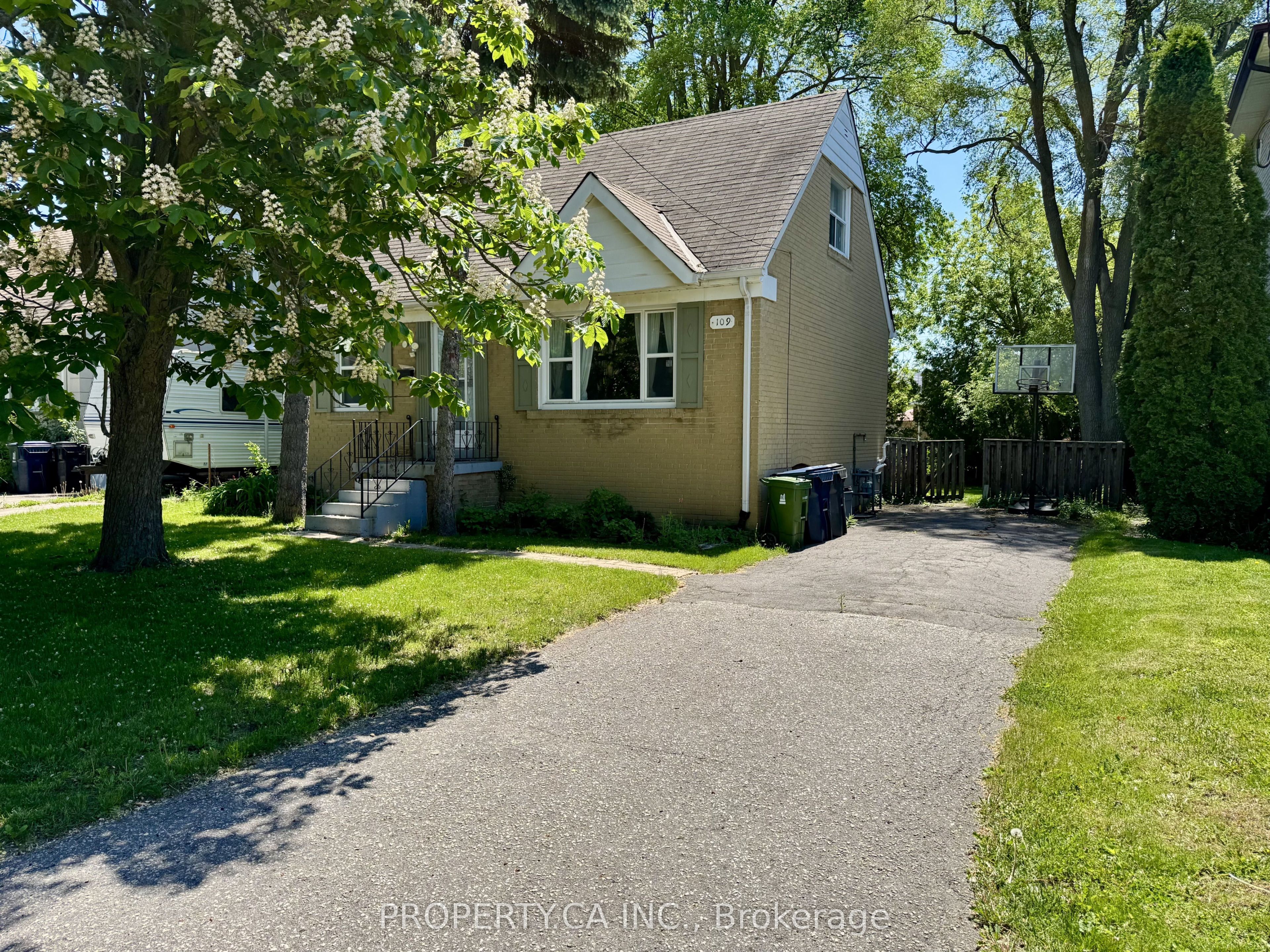 109 Pleasant Avenue