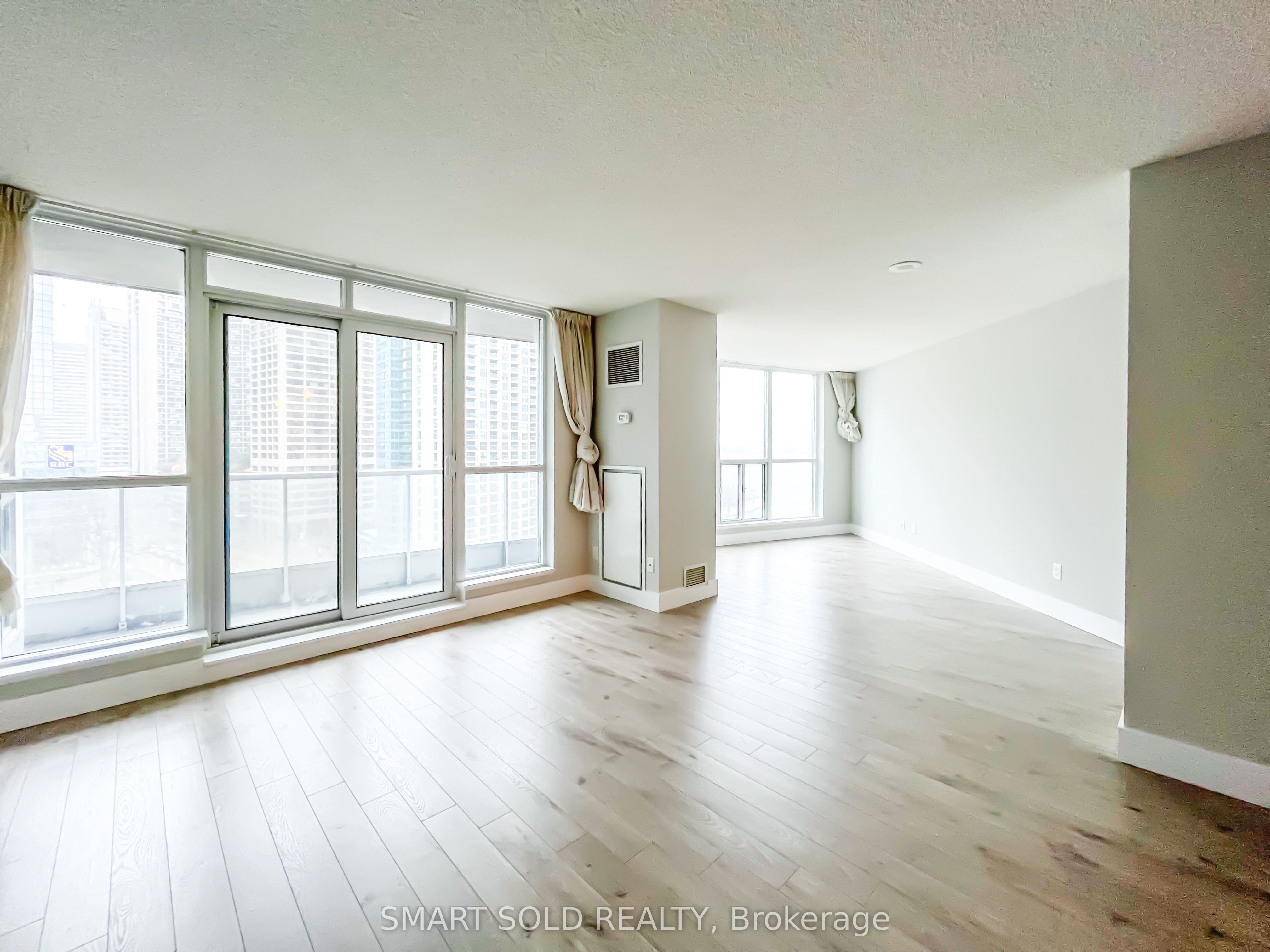 208 Queens Quay W 1002 Property Photo 3