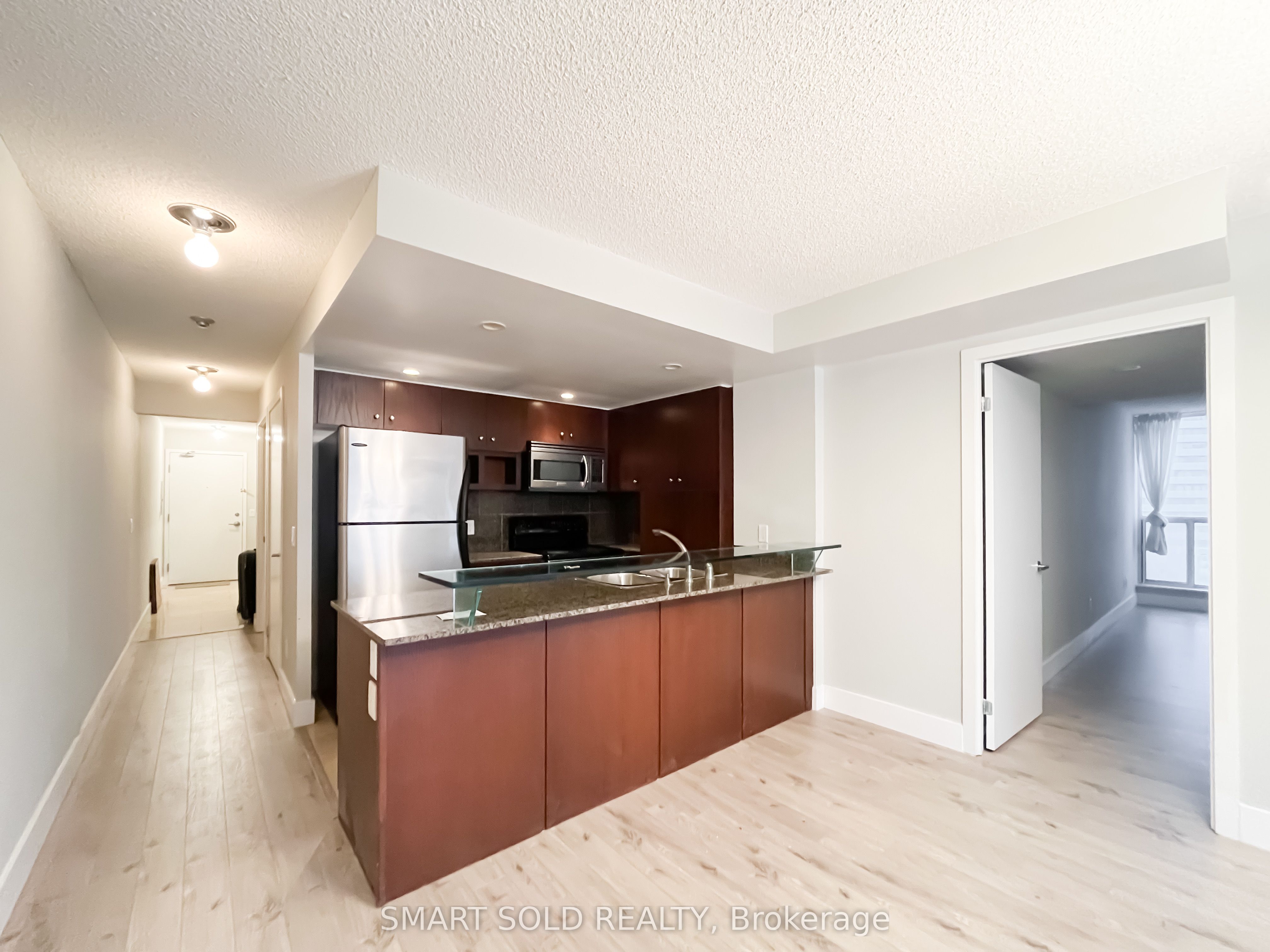 208 Queens Quay W 1002 Property Photo 4