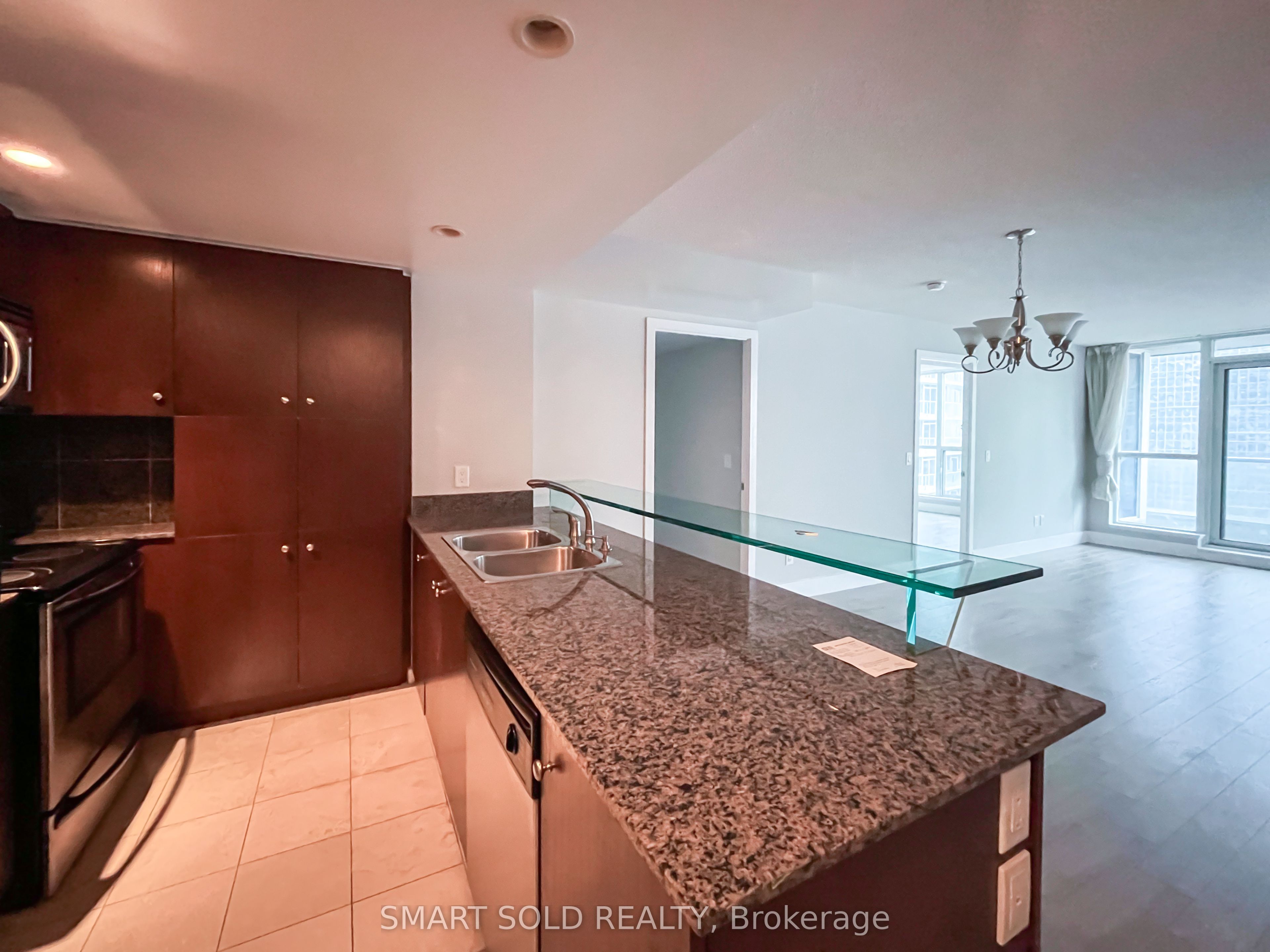 208 Queens Quay W 1002 Property Photo 5