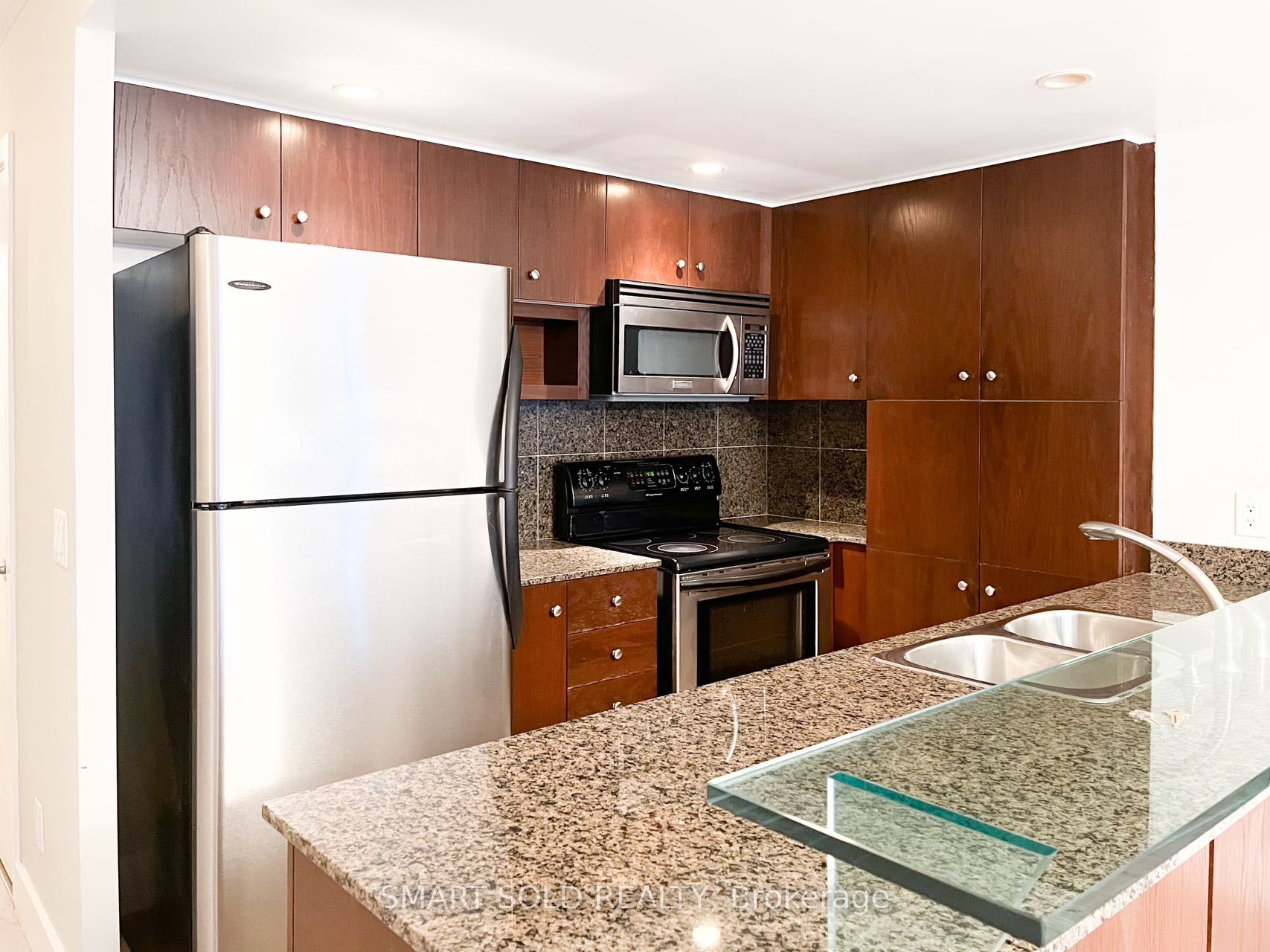 208 Queens Quay W 1002 Property Photo 6