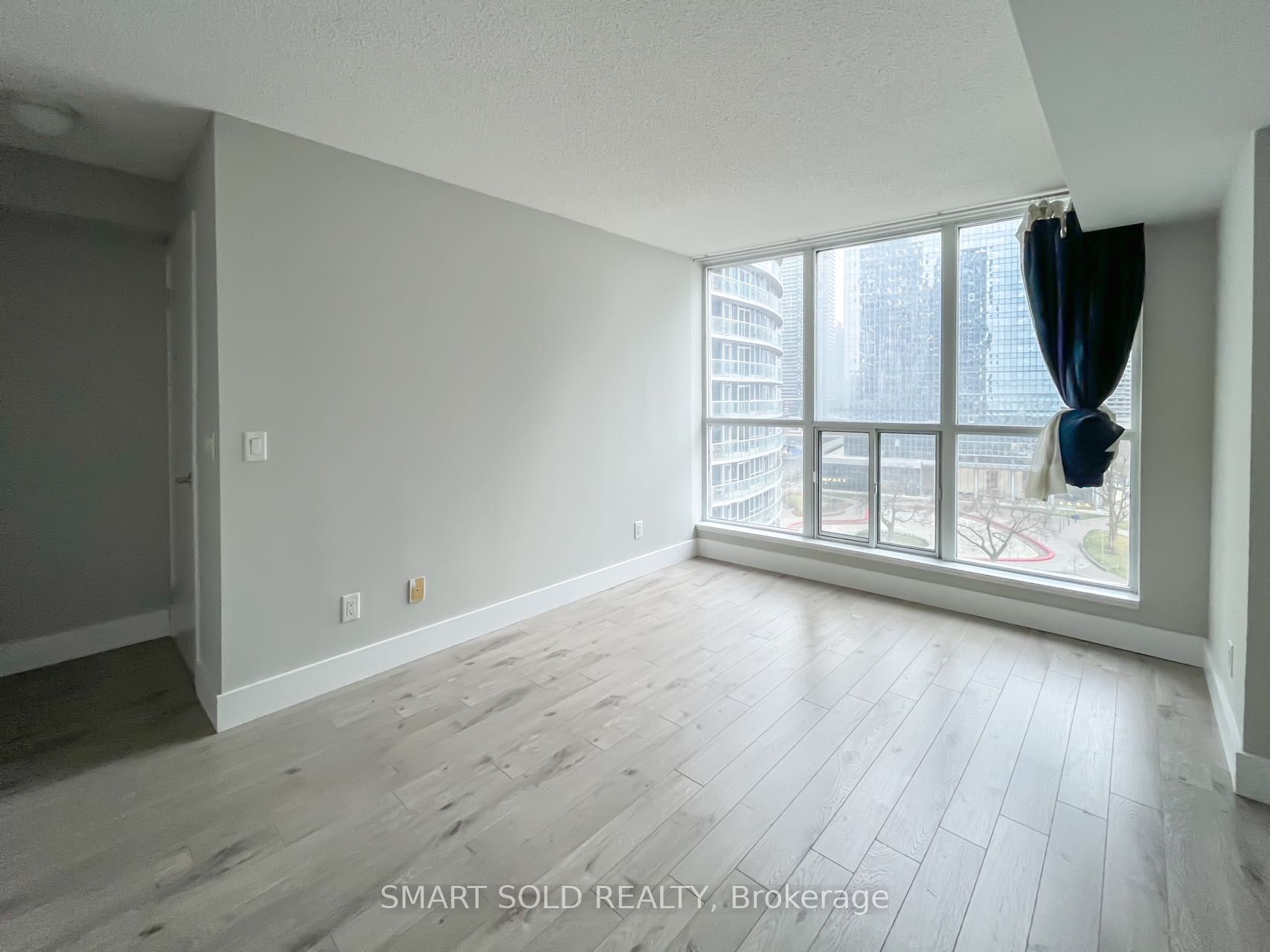 208 Queens Quay W 1002 Property Photo 8