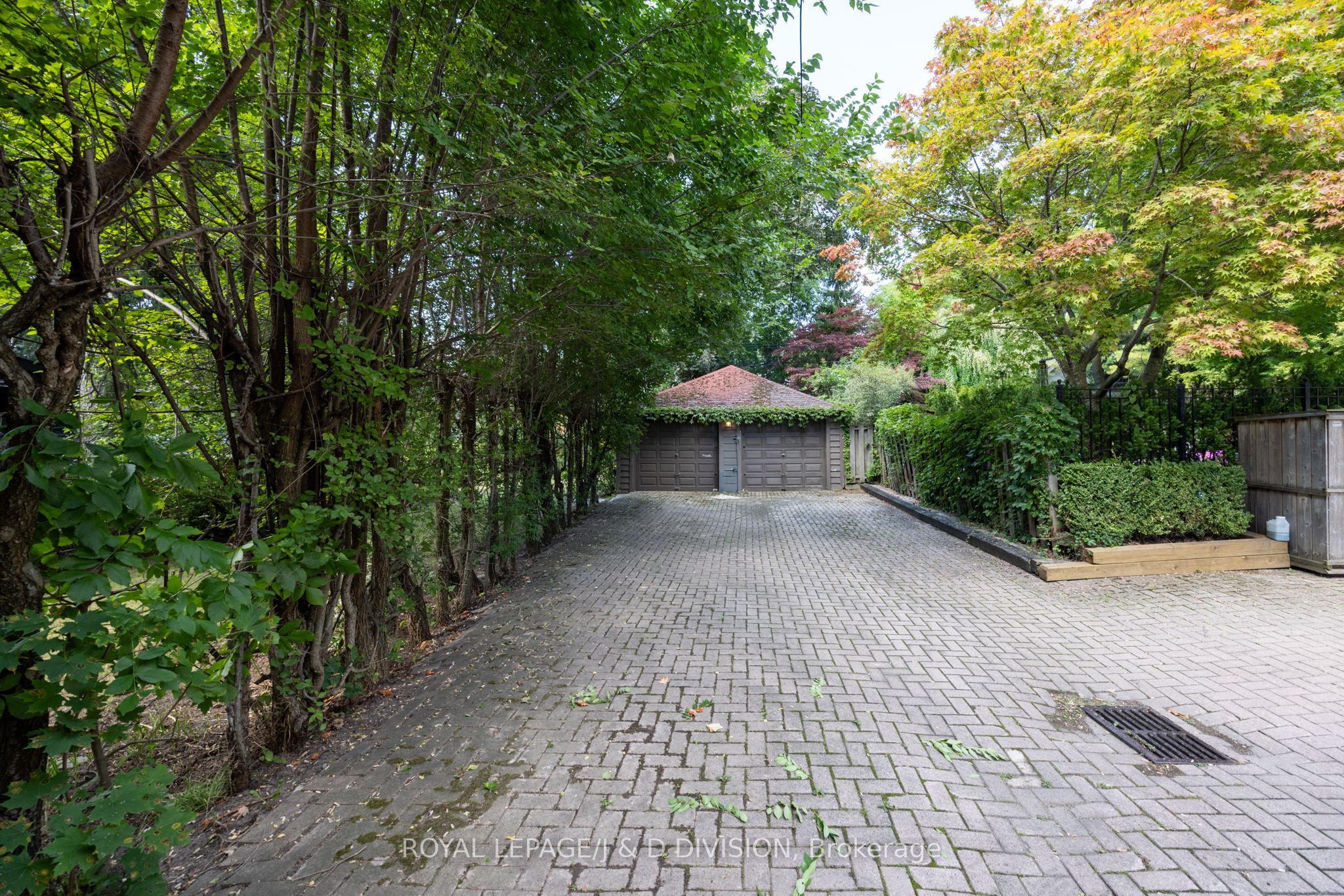 308 Oriole Parkway Property Photo 3