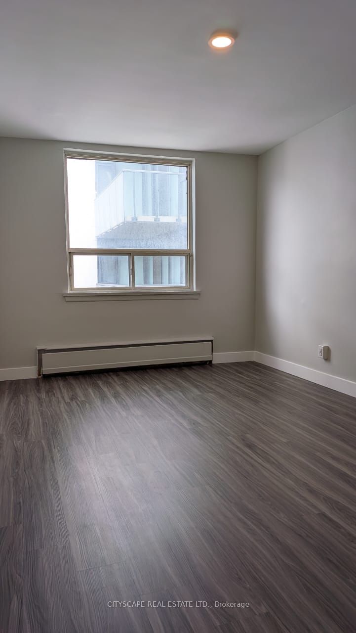 85 Wellesley Street E 409 Property Photo 4