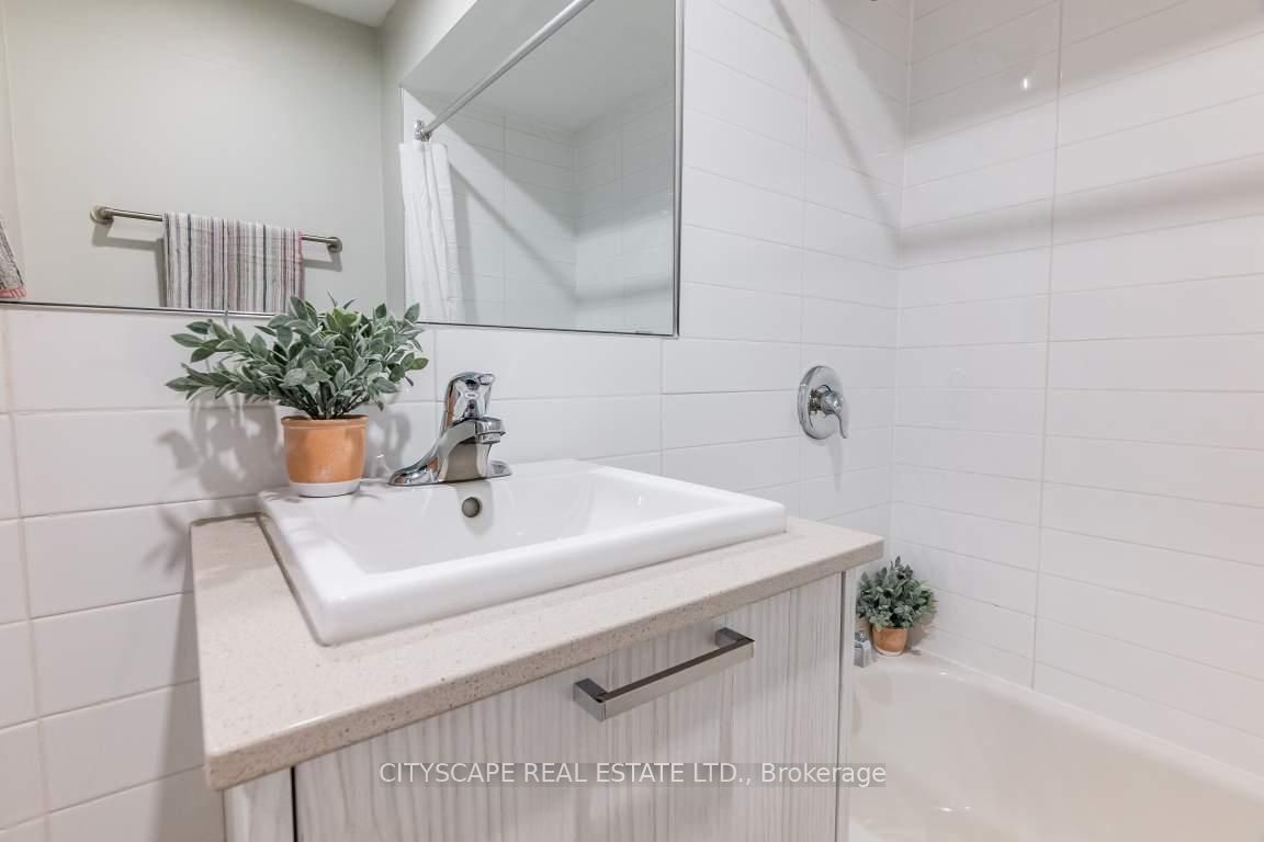 85 Wellesley Street E 409 Property Photo 6