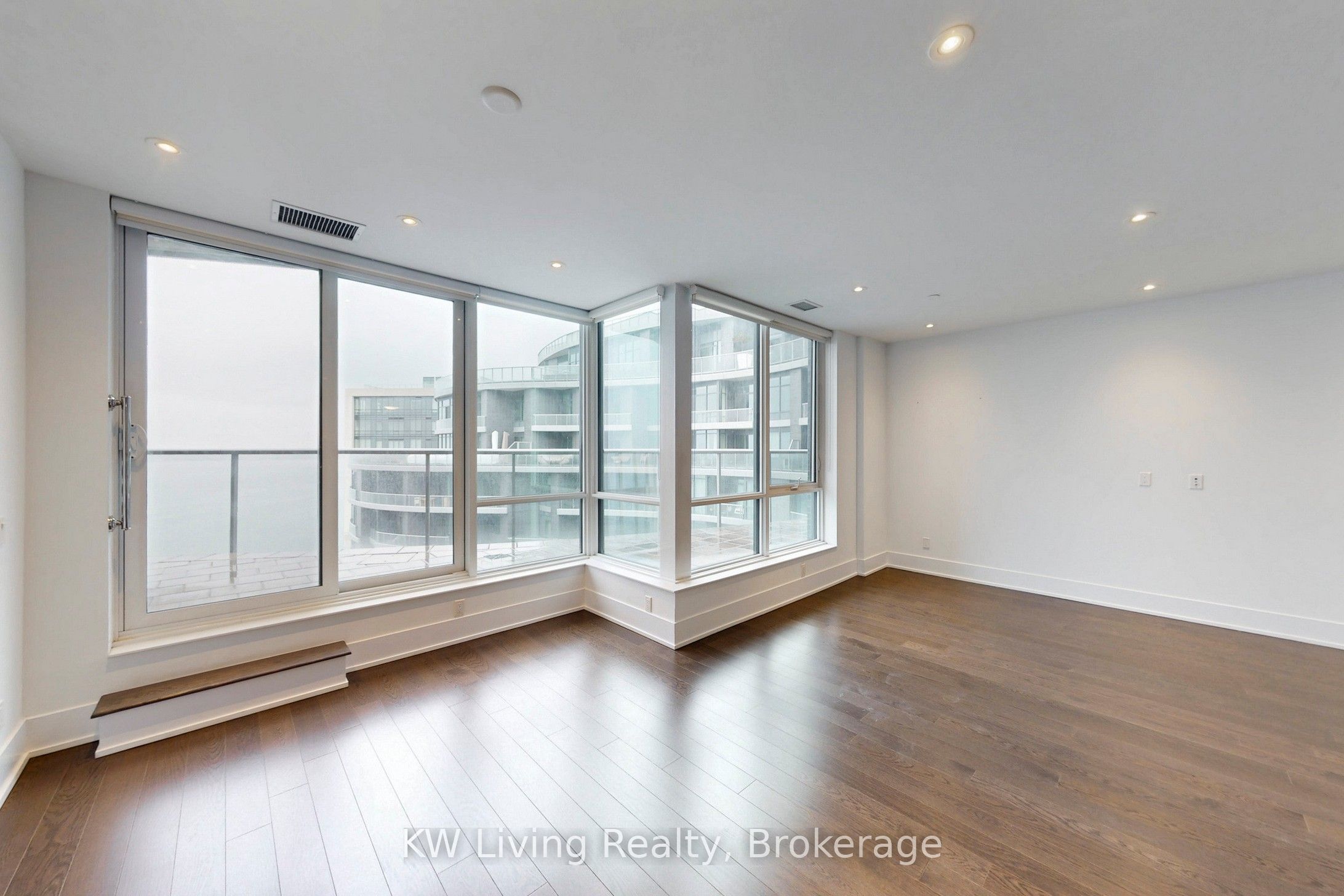 1 Edgewater Drive Gph 12 Property Photo 18