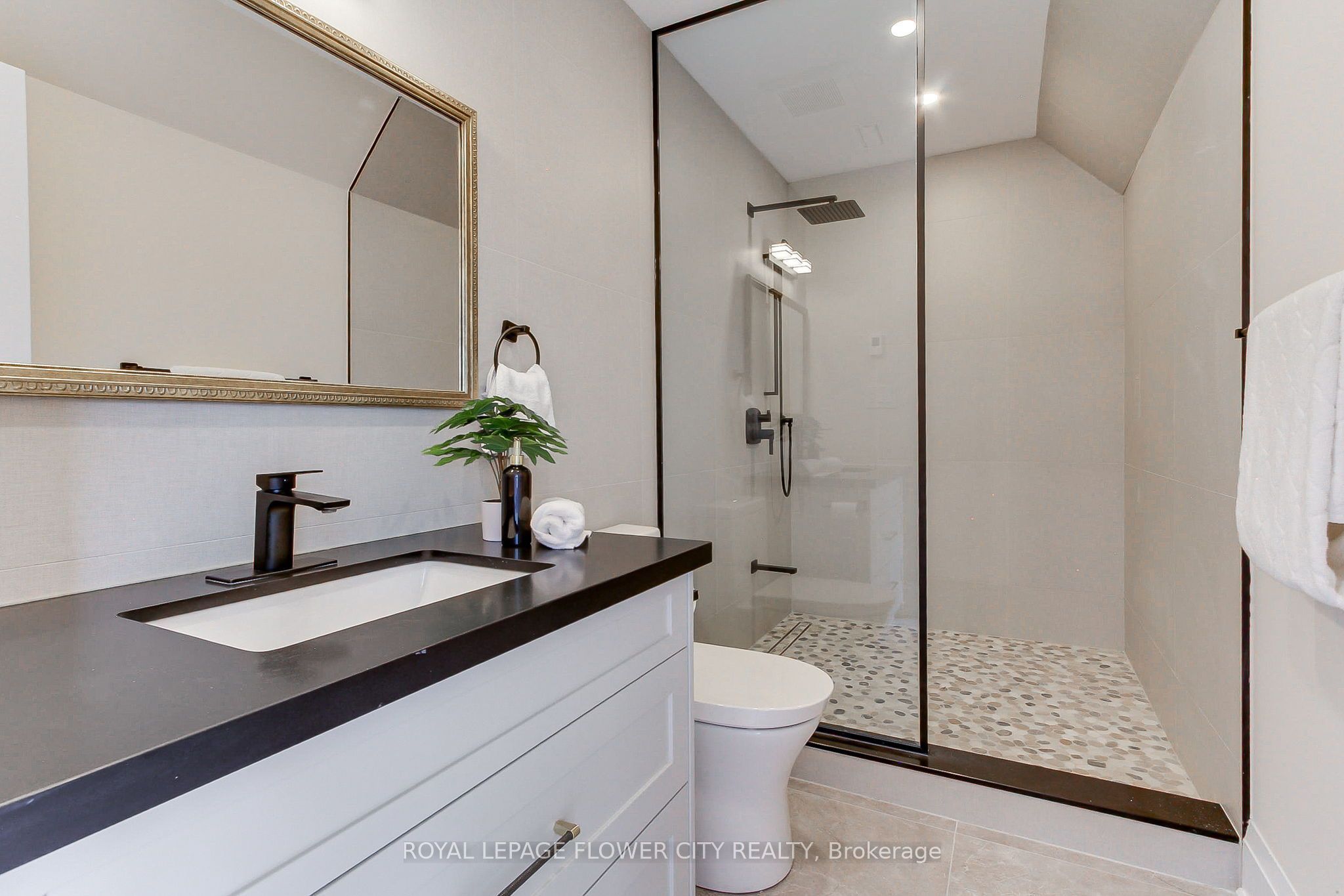 140 Hillmount Avenue Property Photo 37