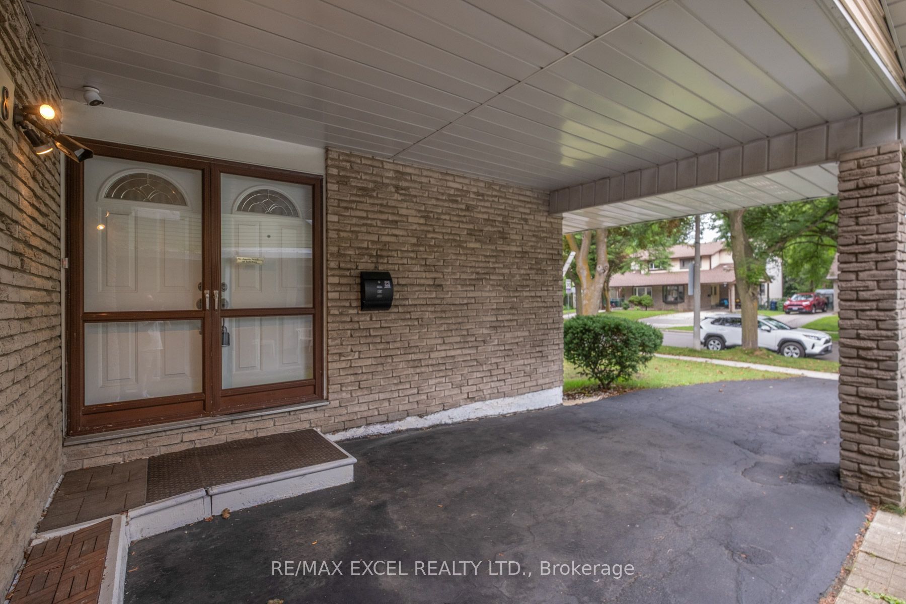68 Applegate Crescent Property Photo 2
