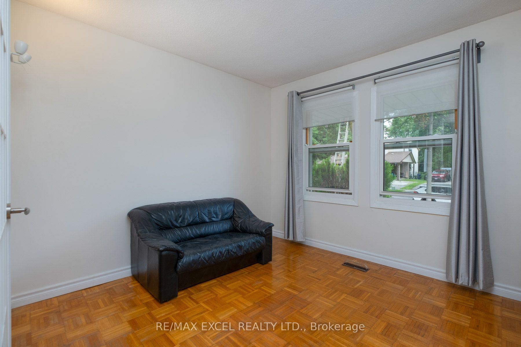 68 Applegate Crescent Property Photo 6