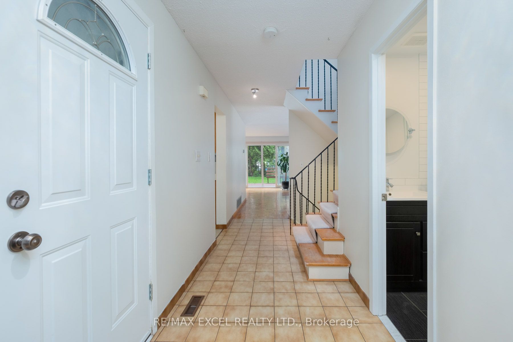 68 Applegate Crescent Property Photo 8