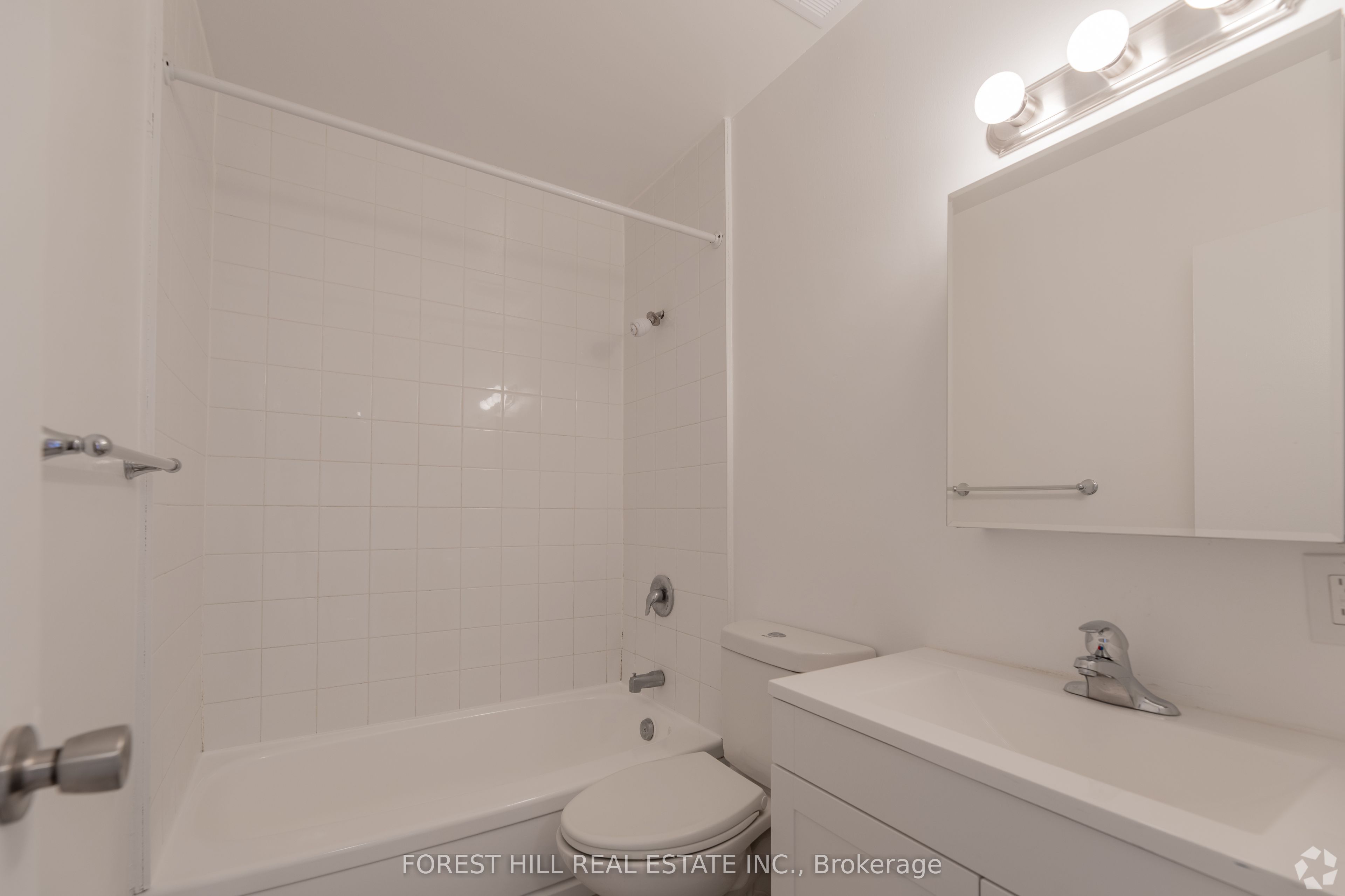 32 Clayland Drive 512 Property Photo 7