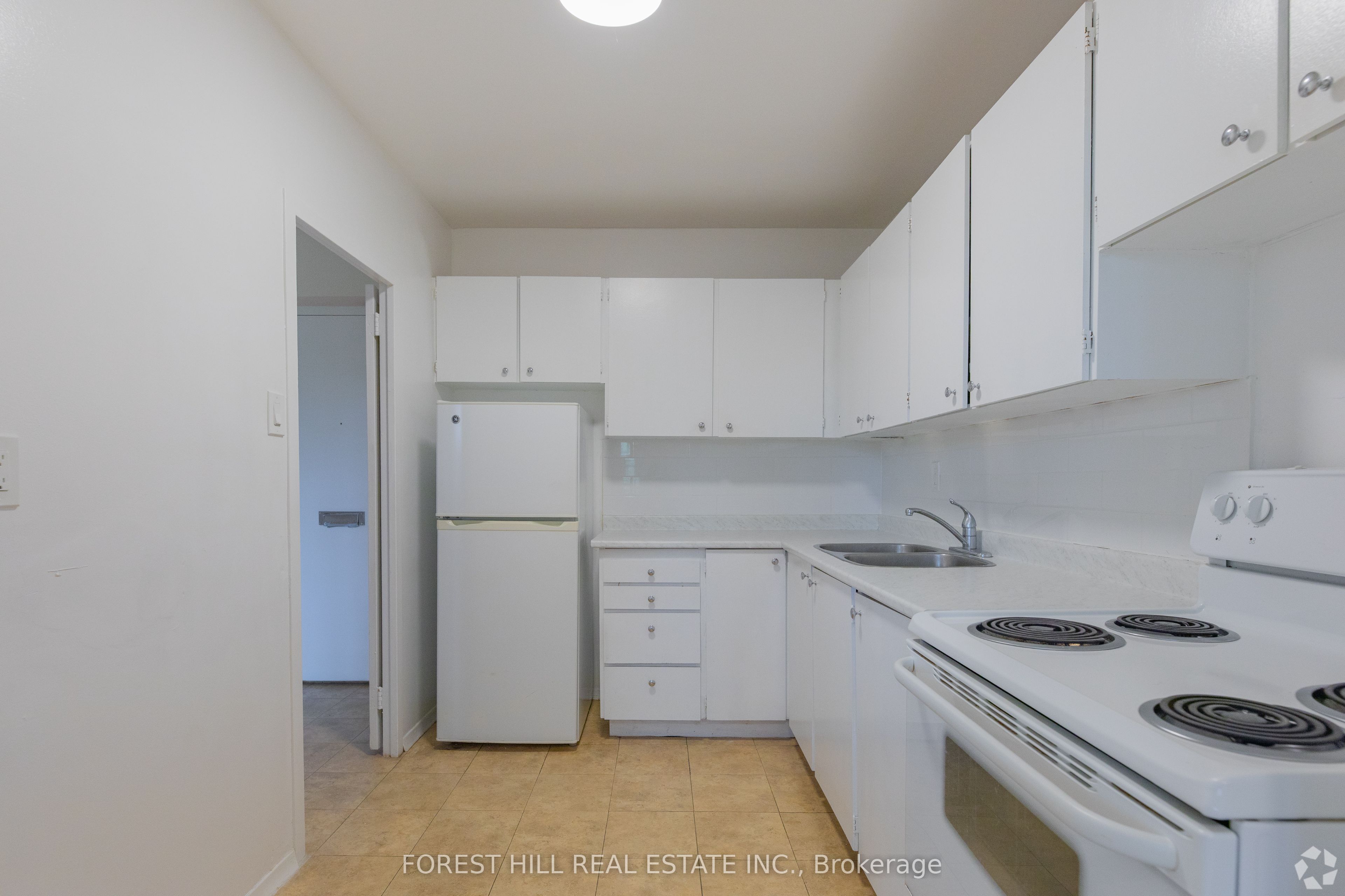 32 Clayland Drive 512 Property Photo 13