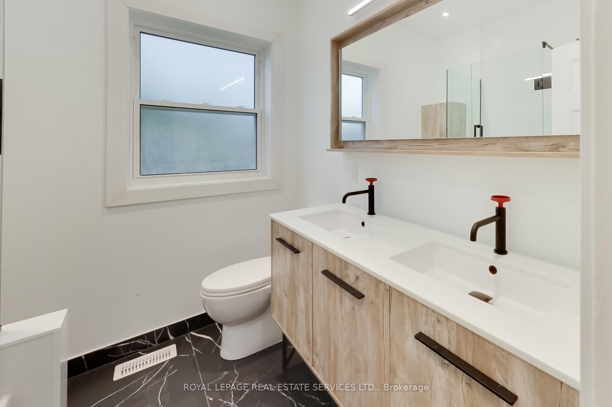 218 Montrose Avenue Property Photo 20