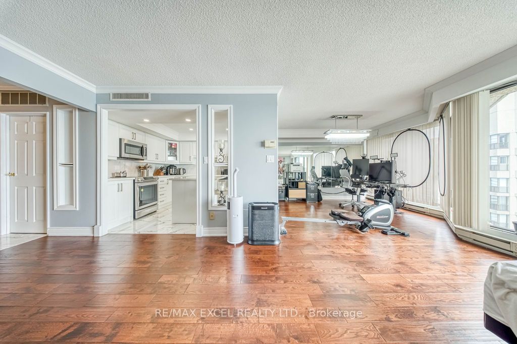 65 Harbour Square 3403 Property Photo 8
