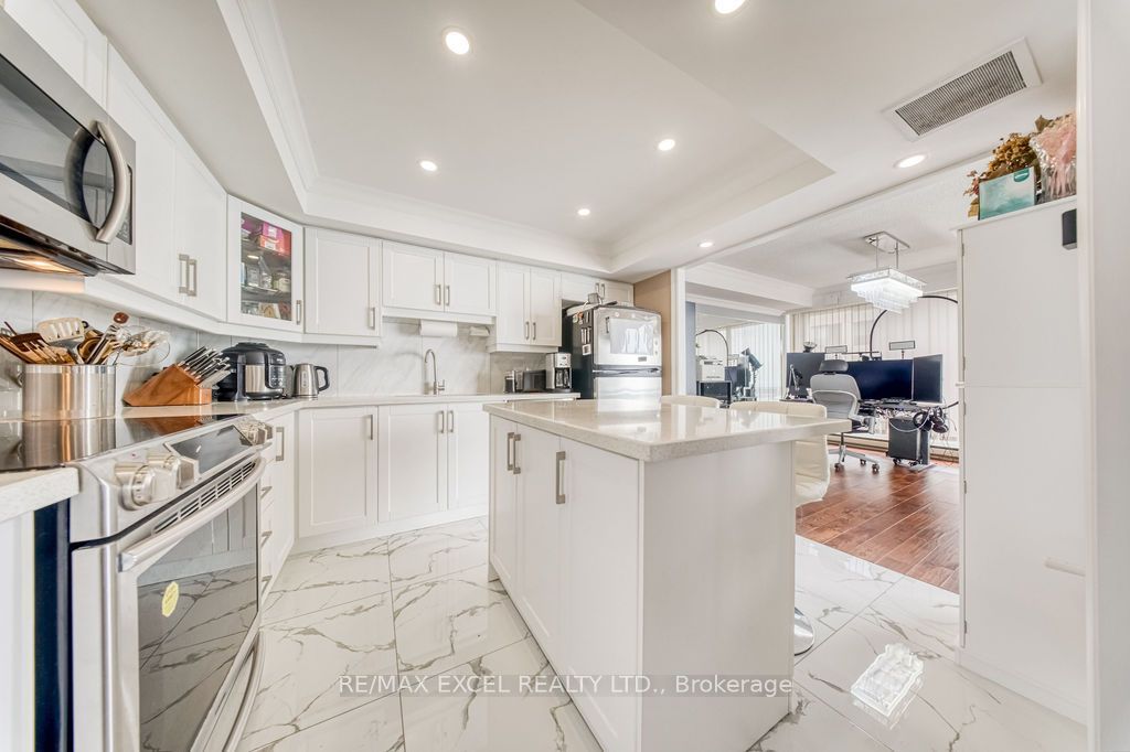 65 Harbour Square 3403 Property Photo 15